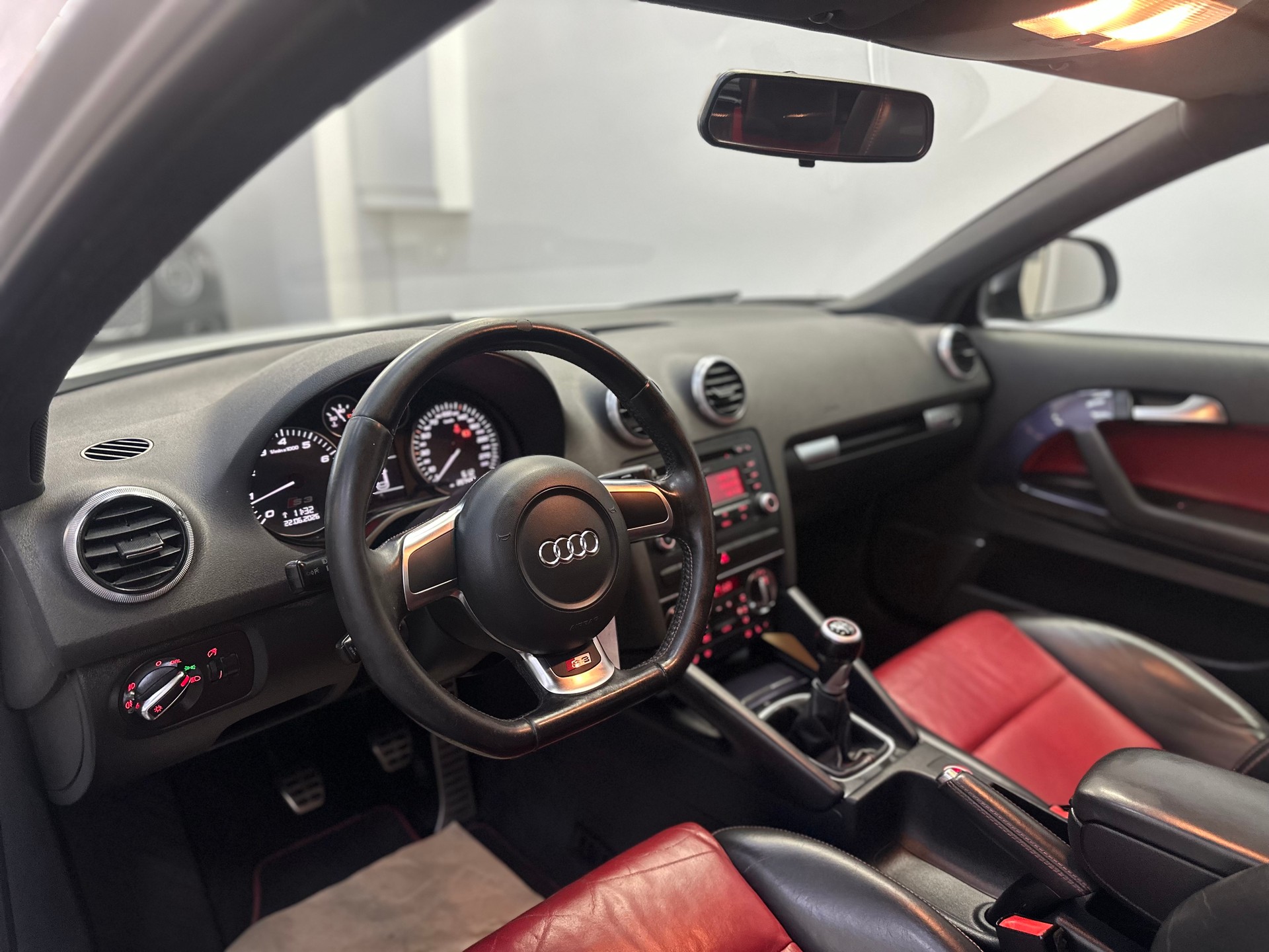 AUDI S3 2.0 TFSI quattro-image-10