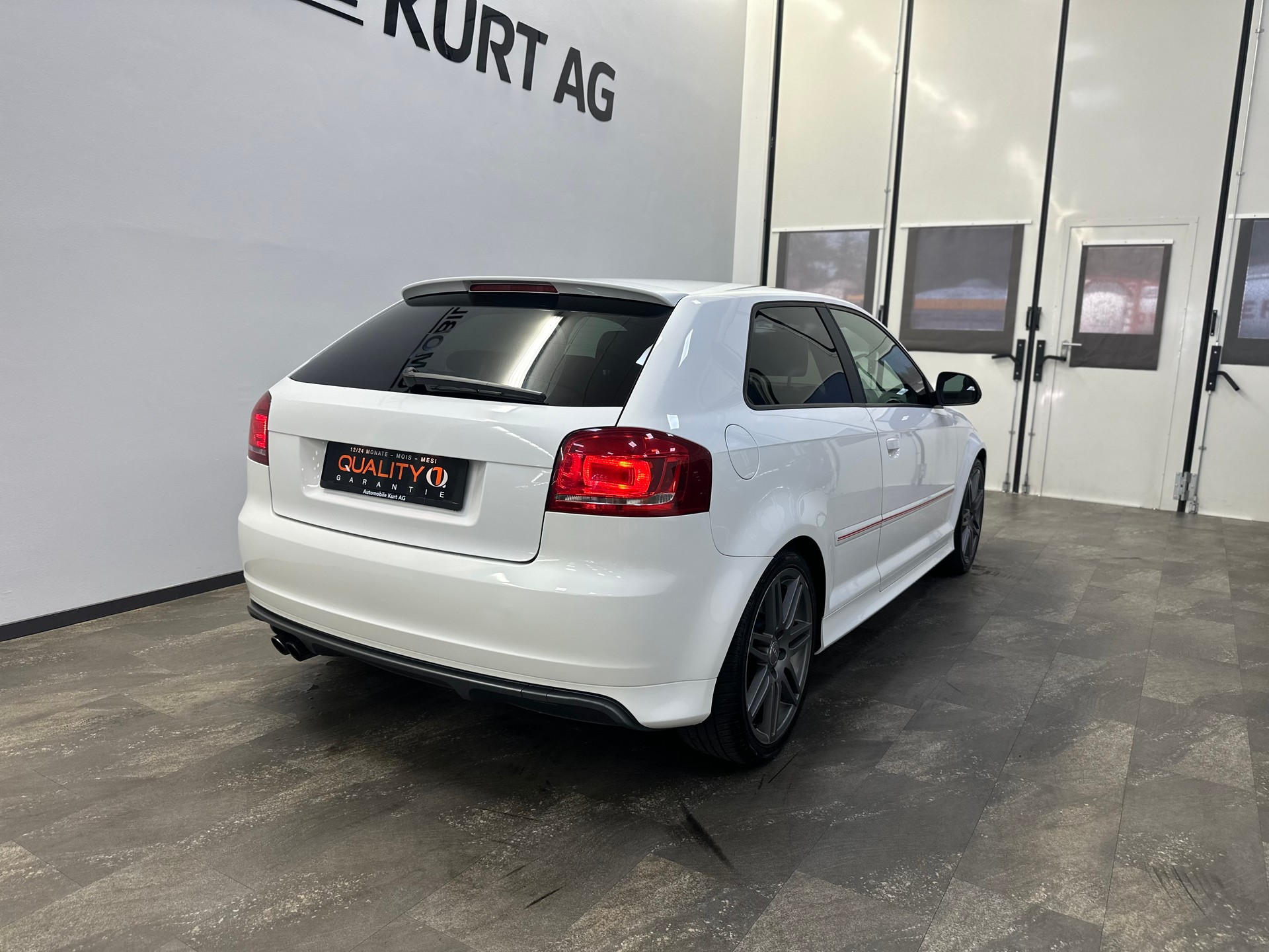 AUDI S3 2.0 TFSI quattro-image-9