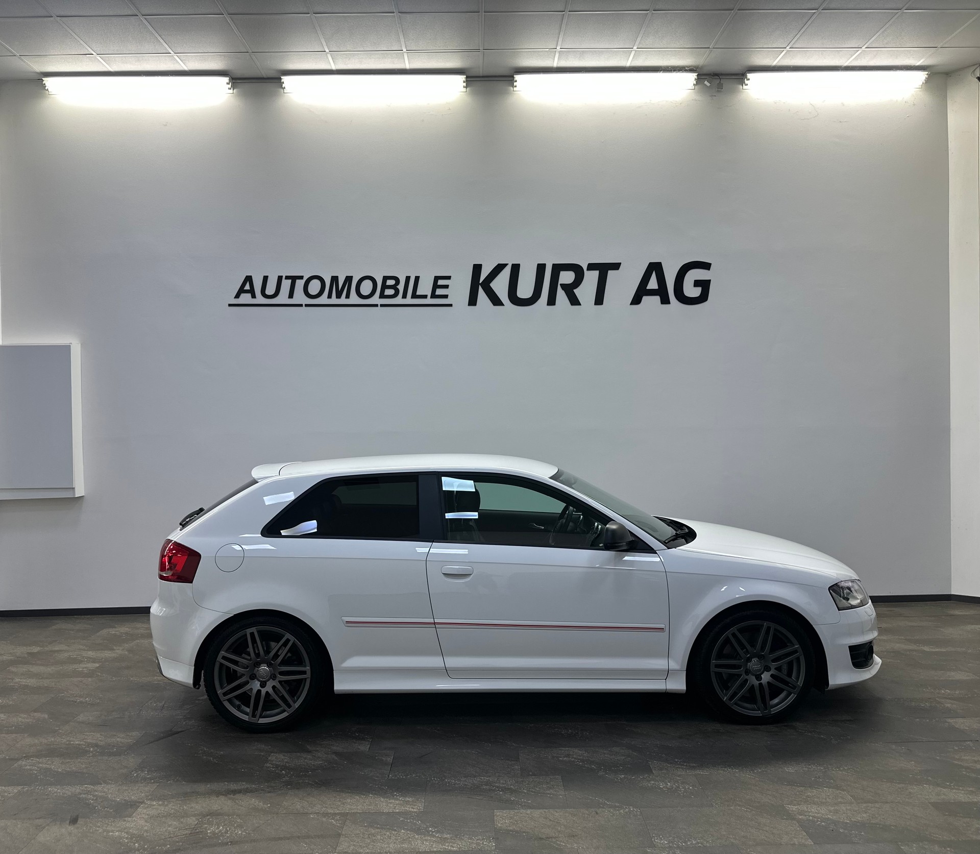 AUDI S3 2.0 TFSI quattro-image-6