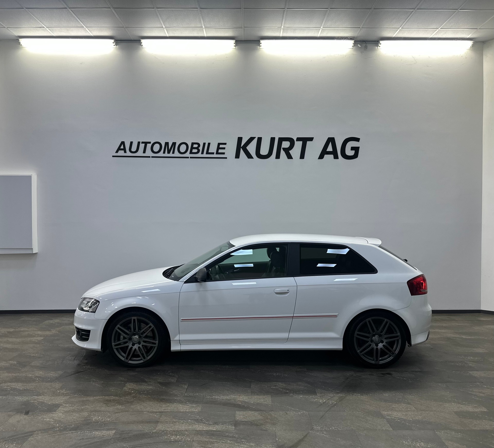 AUDI S3 2.0 TFSI quattro-image-2