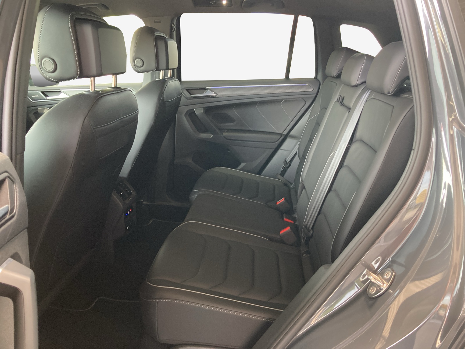 VW Tiguan 2.0TSI R-Line 4Motion DSG-image-11