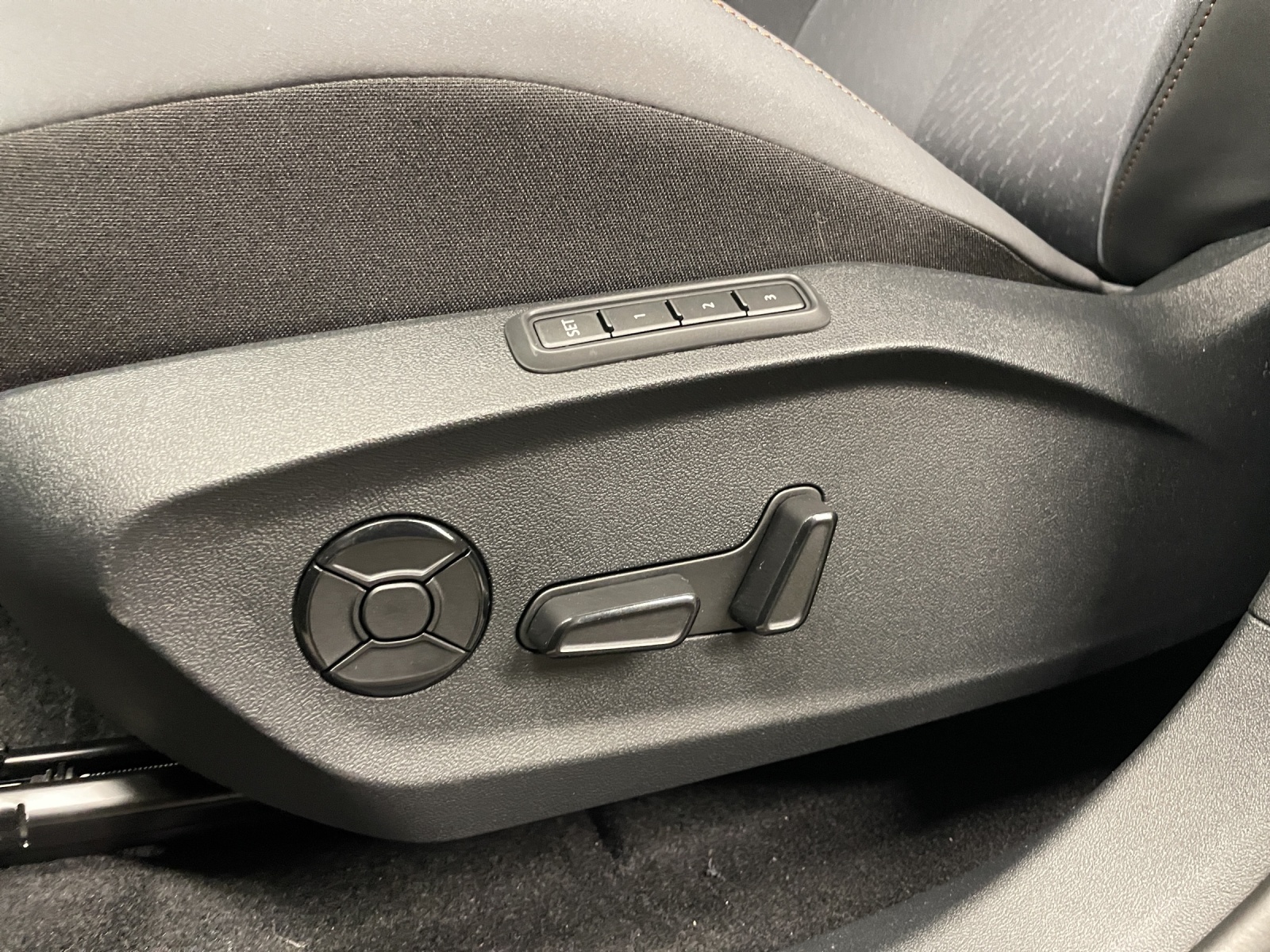 CUPRA Raval 52 kWh Dynamic+ Launch Edition-image-15