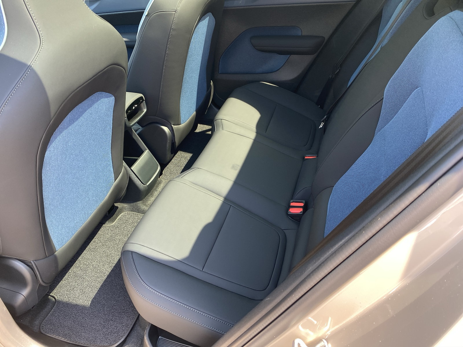 VOLVO EX 30 CC E60 Twin Performance AWD-image-9