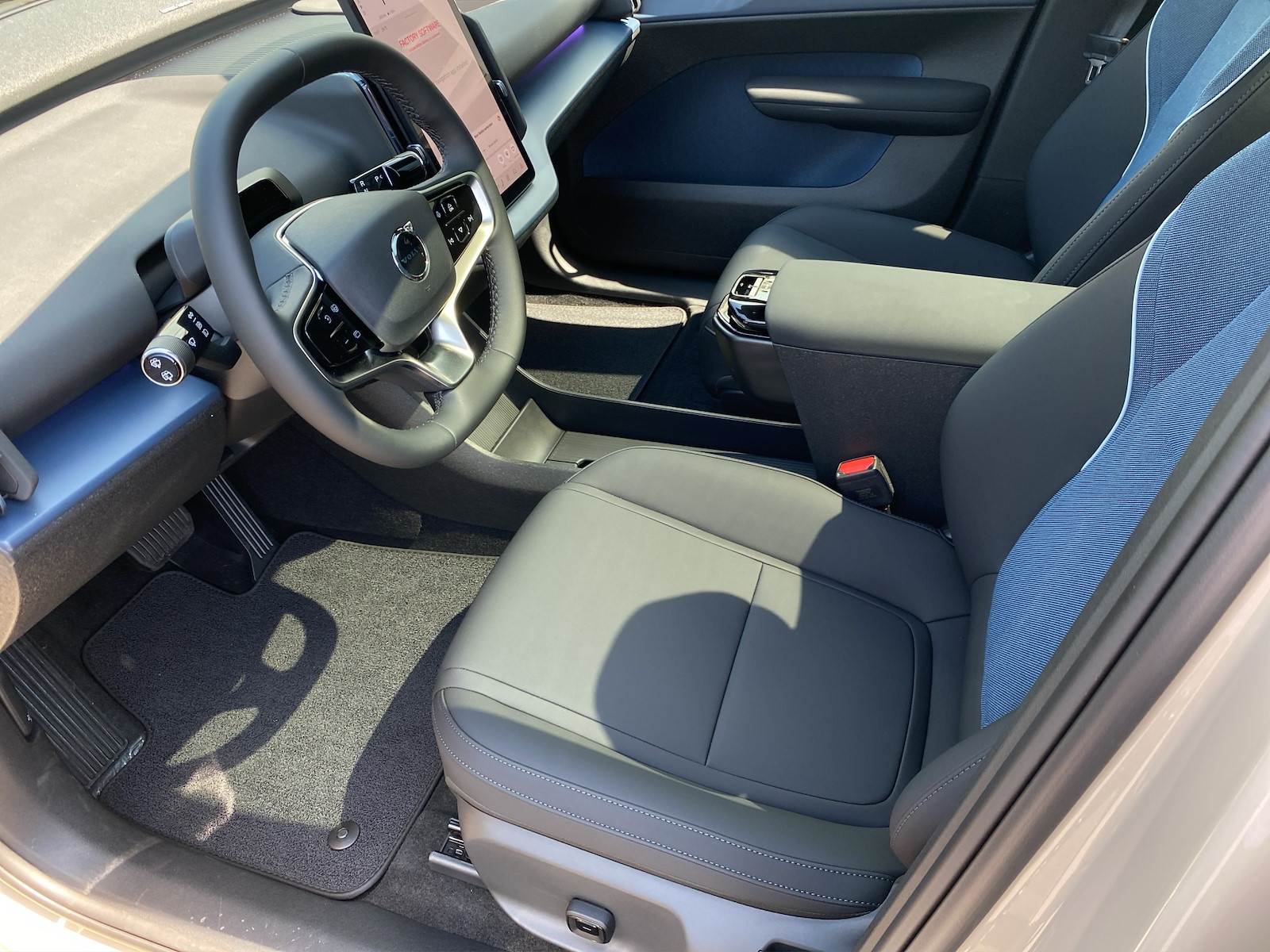 VOLVO EX 30 CC E60 Twin Performance AWD-image-8