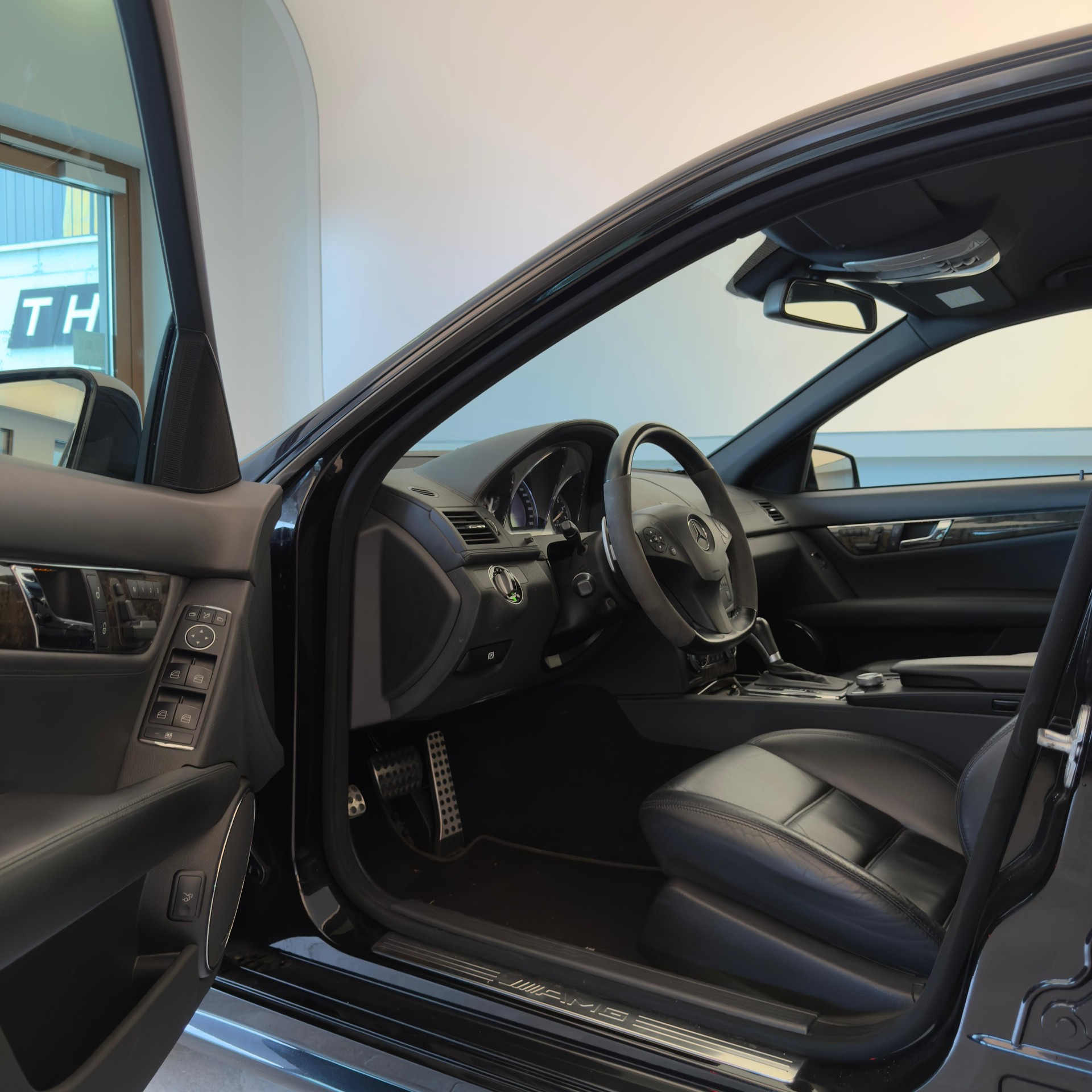 MERCEDES-BENZ C 63 AMG Avantgarde 7G-Tronic-image-5