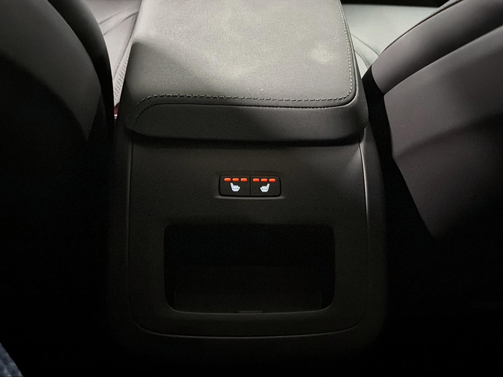 VOLVO XC60 T6 eAWD PluginHybrid Core Geartronic-image-16