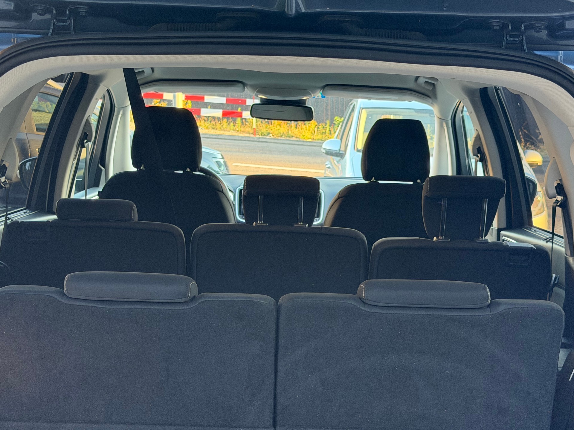 FORD Galaxy 2.5 FHEV Titanium 7Pl. CVT-image-6