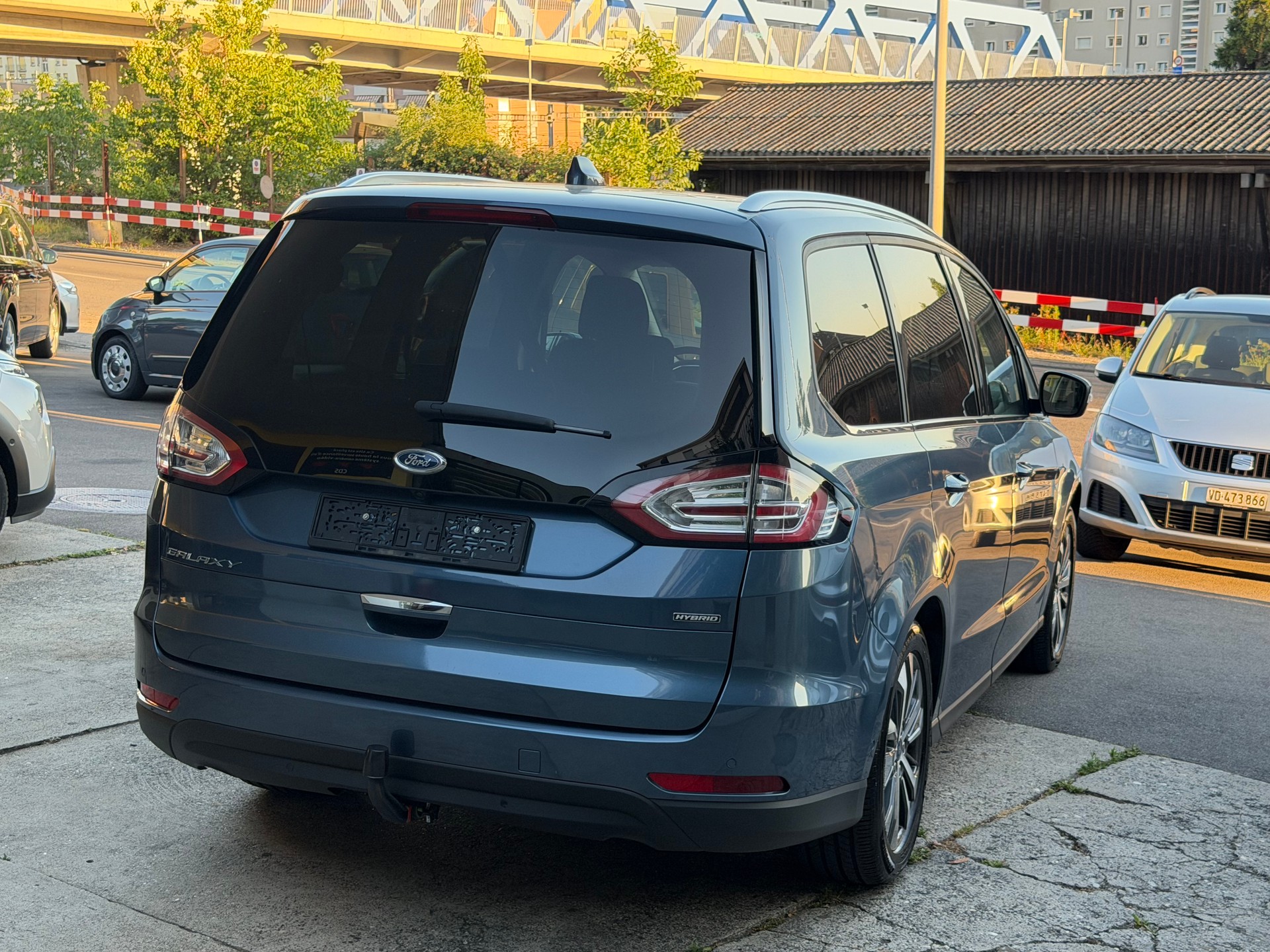 FORD Galaxy 2.5 FHEV Titanium 7Pl. CVT-image-2
