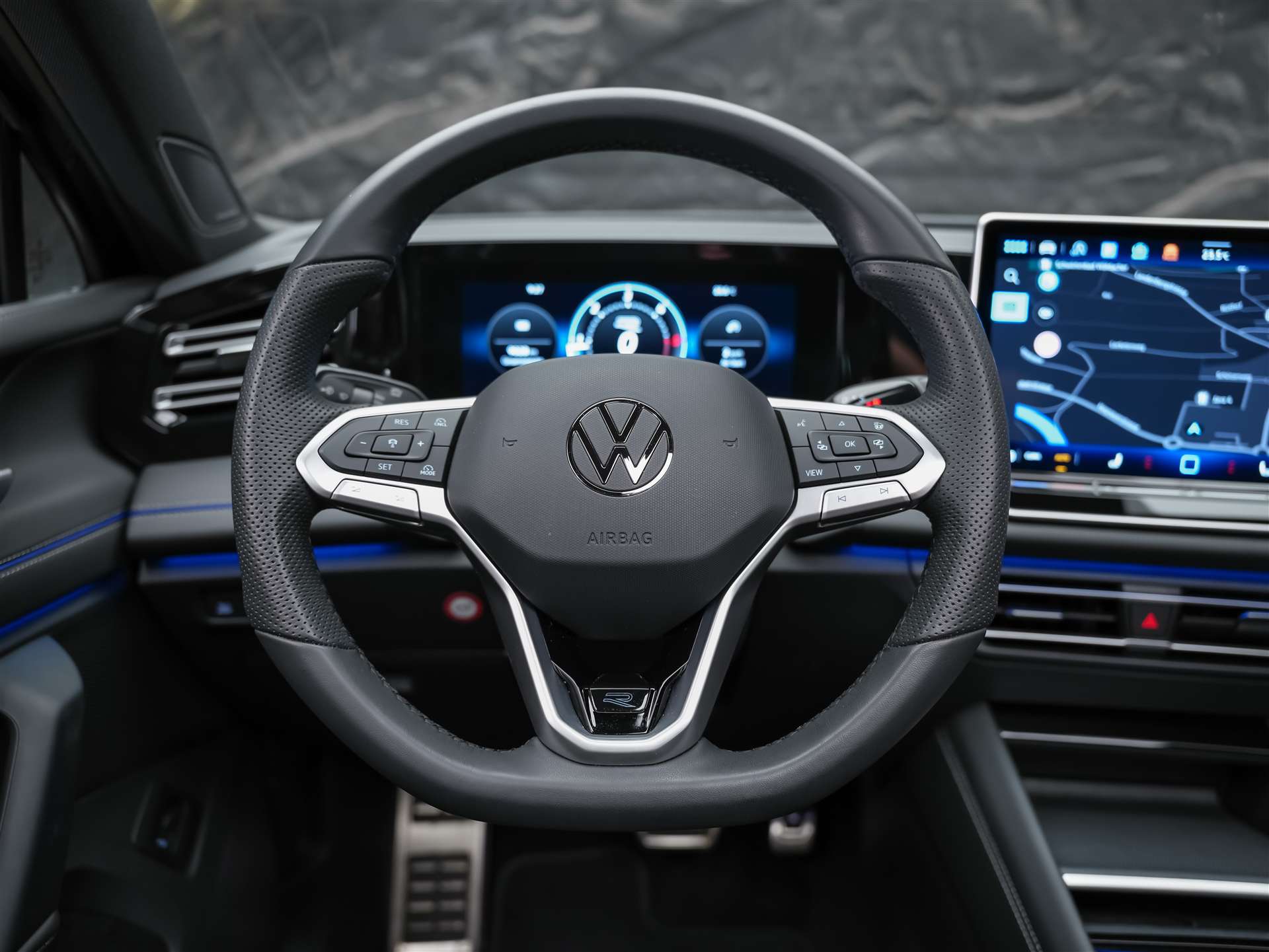 VW Tiguan 2.0 TDI SCR R-Line 4Motion DSG *Facelift*Panorama*Massage*-image-30