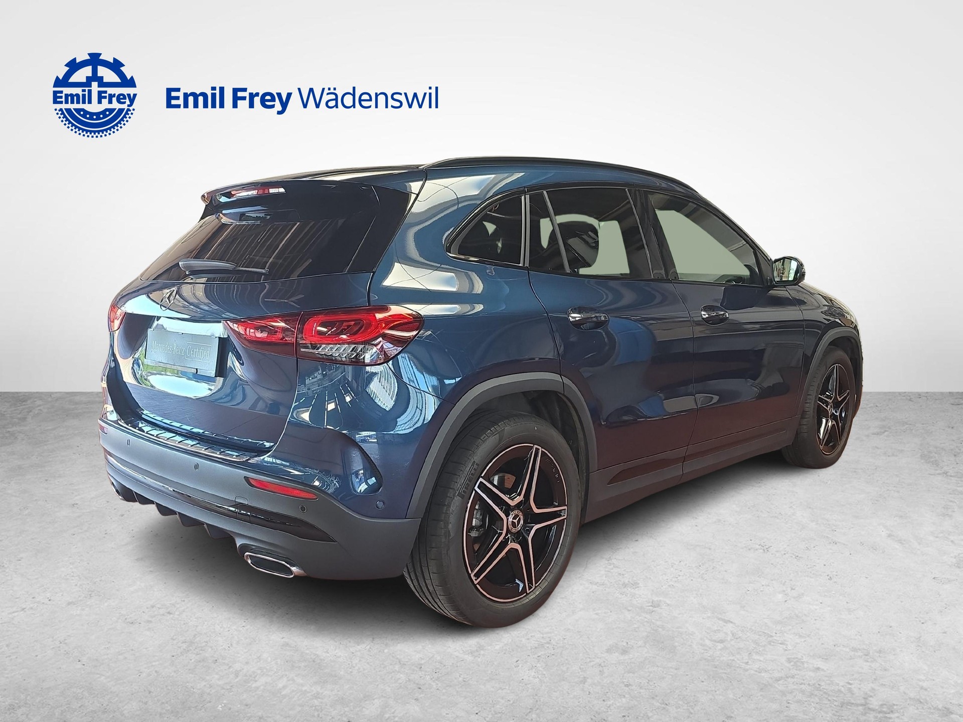 MERCEDES-BENZ GLA 200 4MATIC AMG Line-image-3