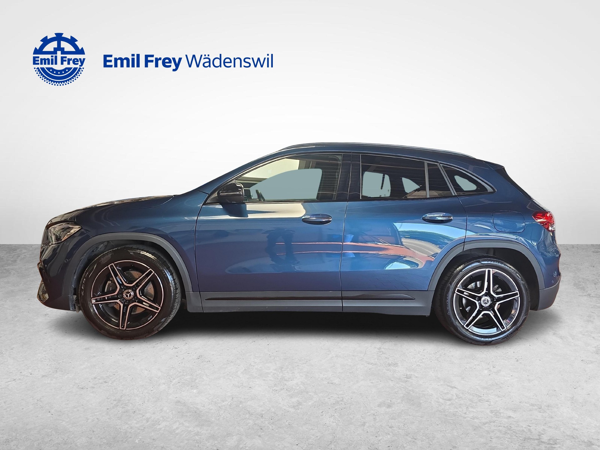MERCEDES-BENZ GLA 200 4MATIC AMG Line-image-1
