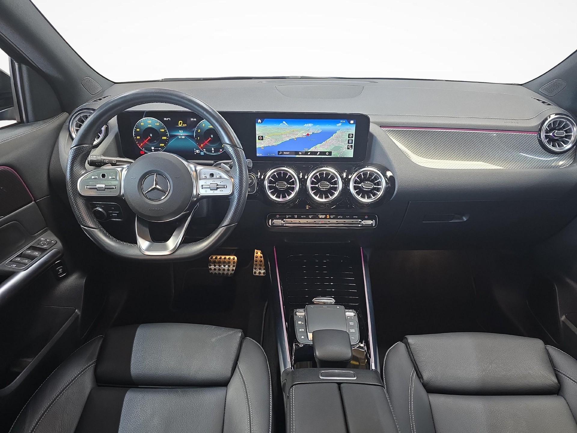 MERCEDES-BENZ GLA 200 4MATIC AMG Line-image-5