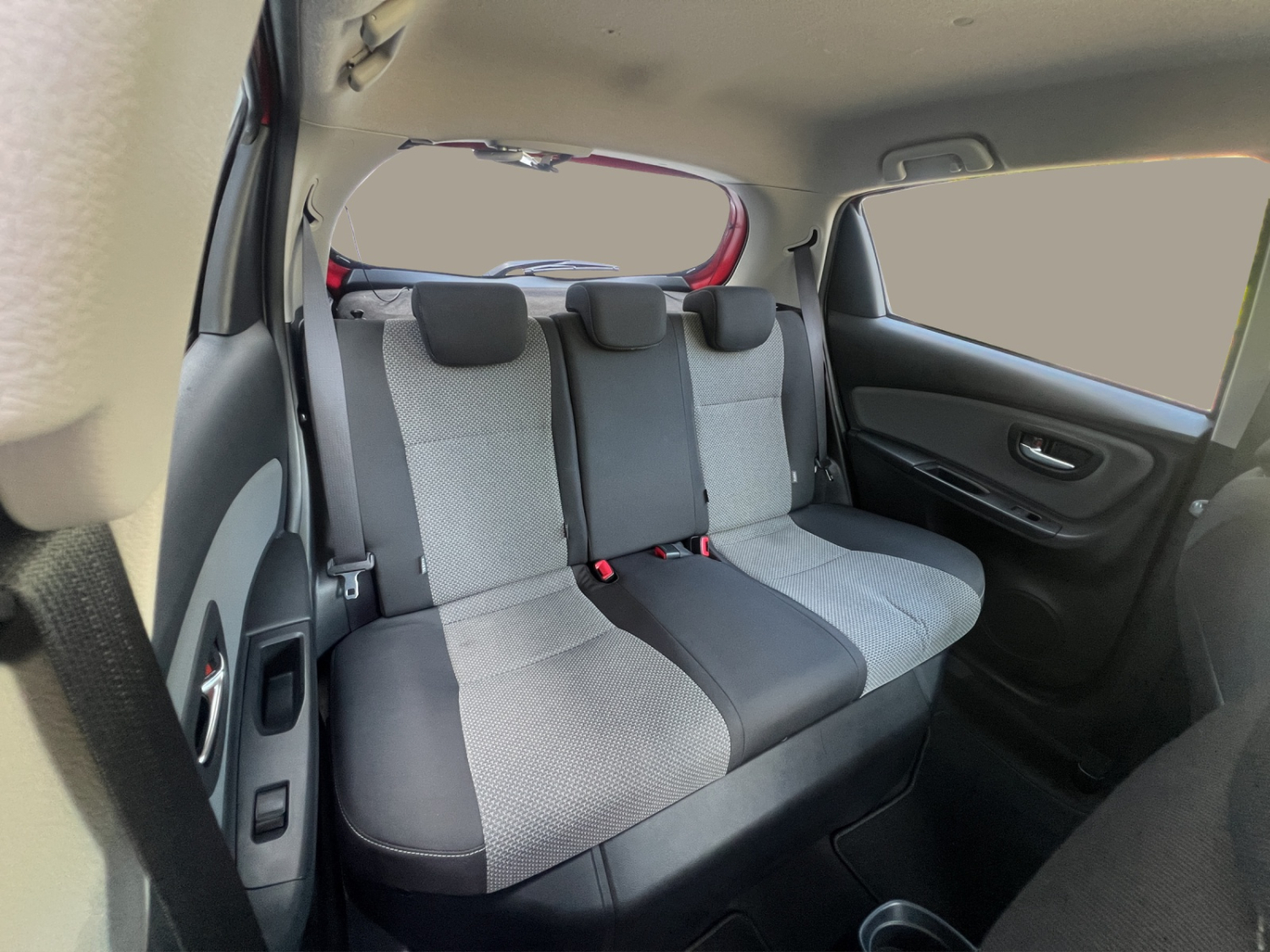 TOYOTA Yaris 1.5 VVT-i HSD Trend-image-23