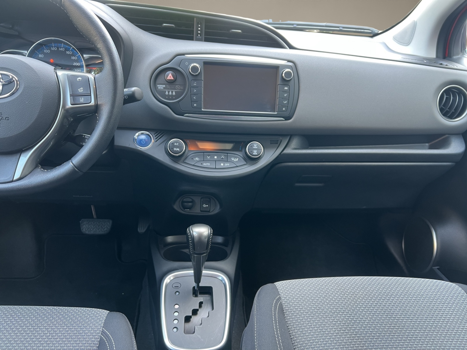 TOYOTA Yaris 1.5 VVT-i HSD Trend-image-13