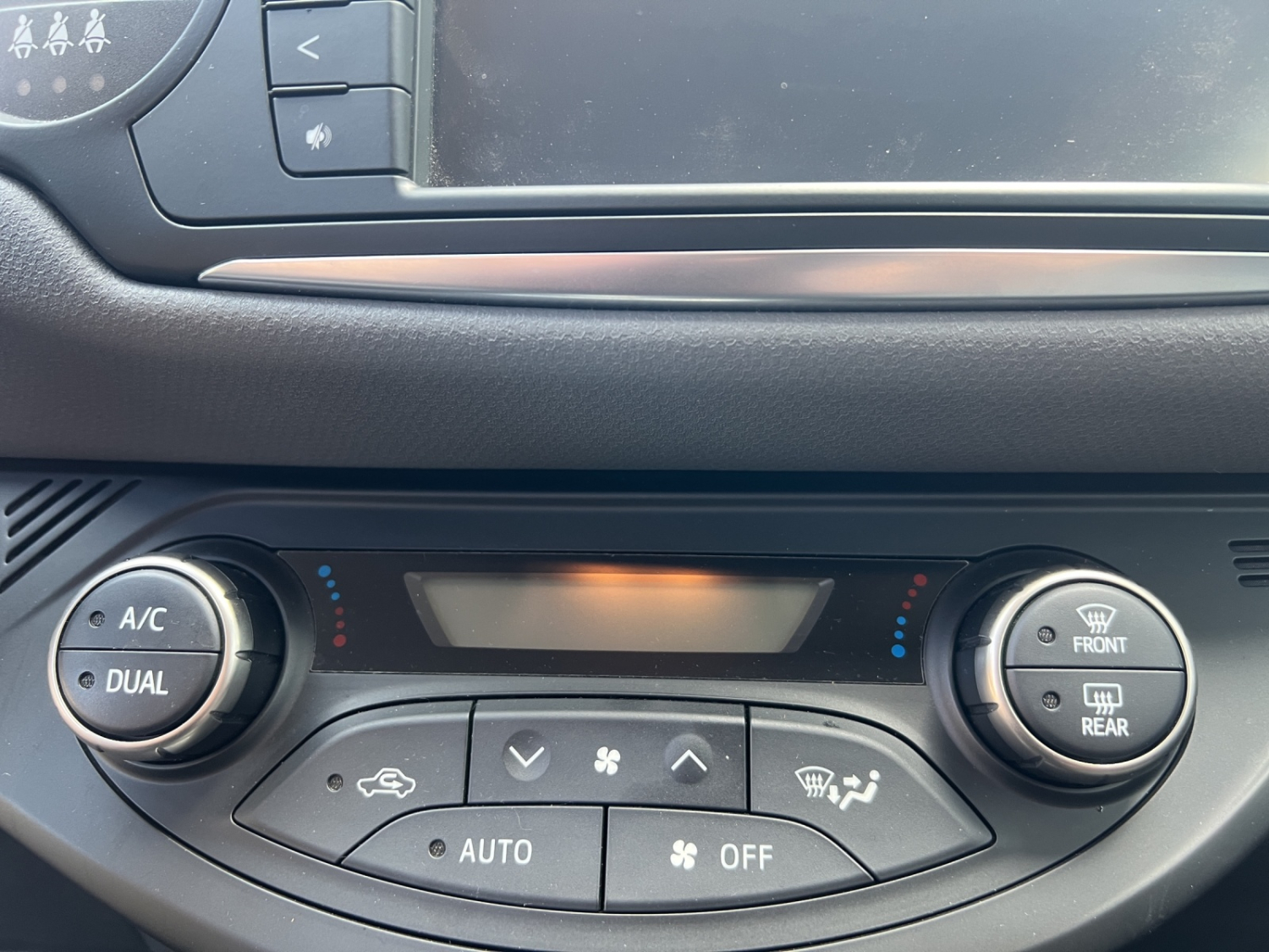TOYOTA Yaris 1.5 VVT-i HSD Trend-image-17