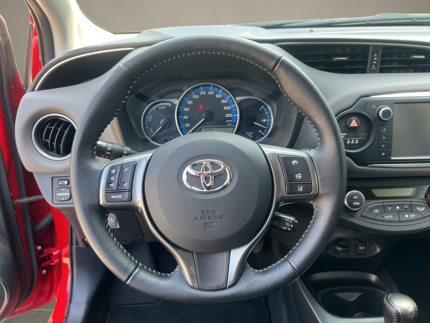 TOYOTA Yaris 1.5 VVT-i HSD Trend-image-12