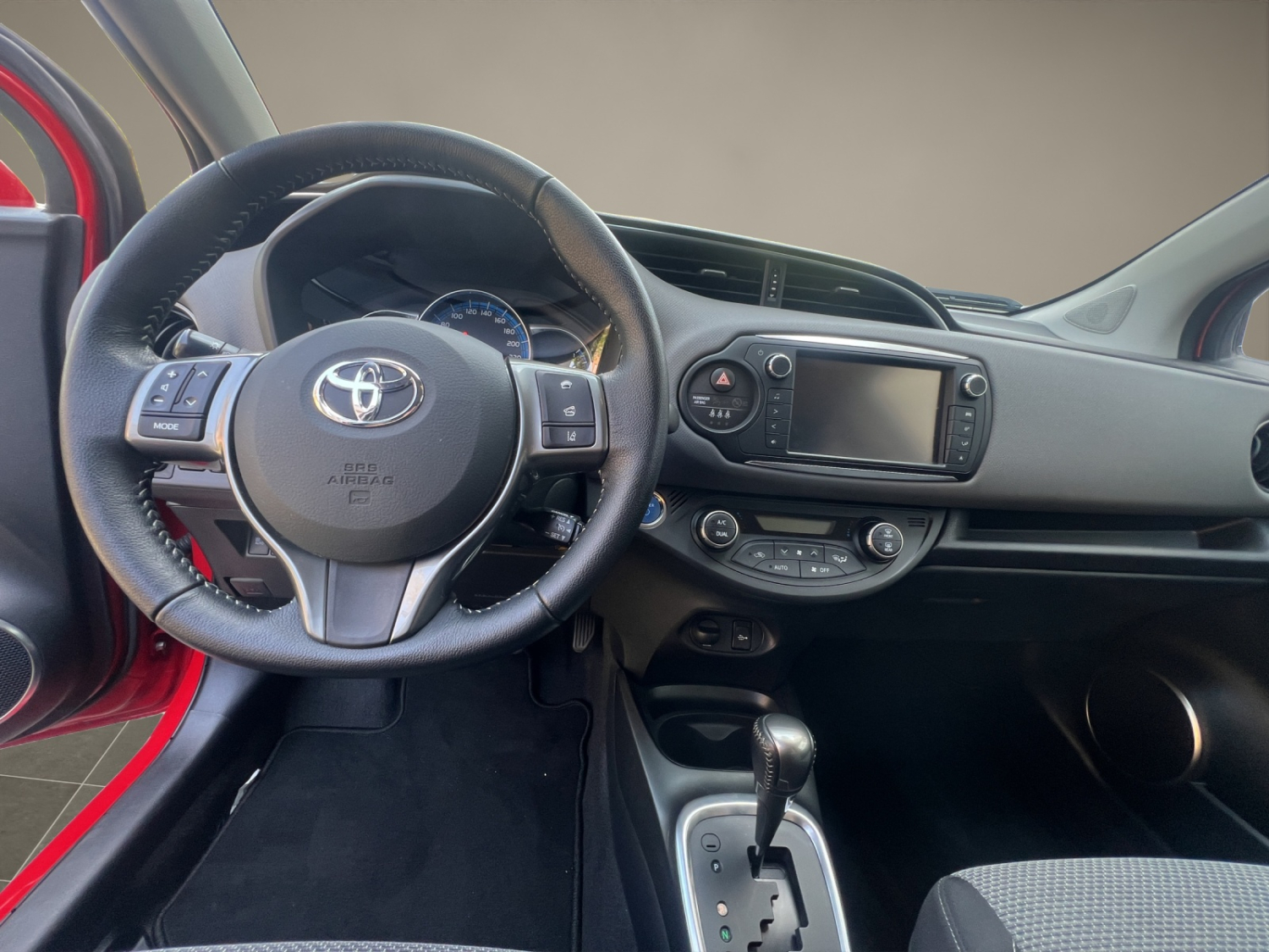 TOYOTA Yaris 1.5 VVT-i HSD Trend-image-11