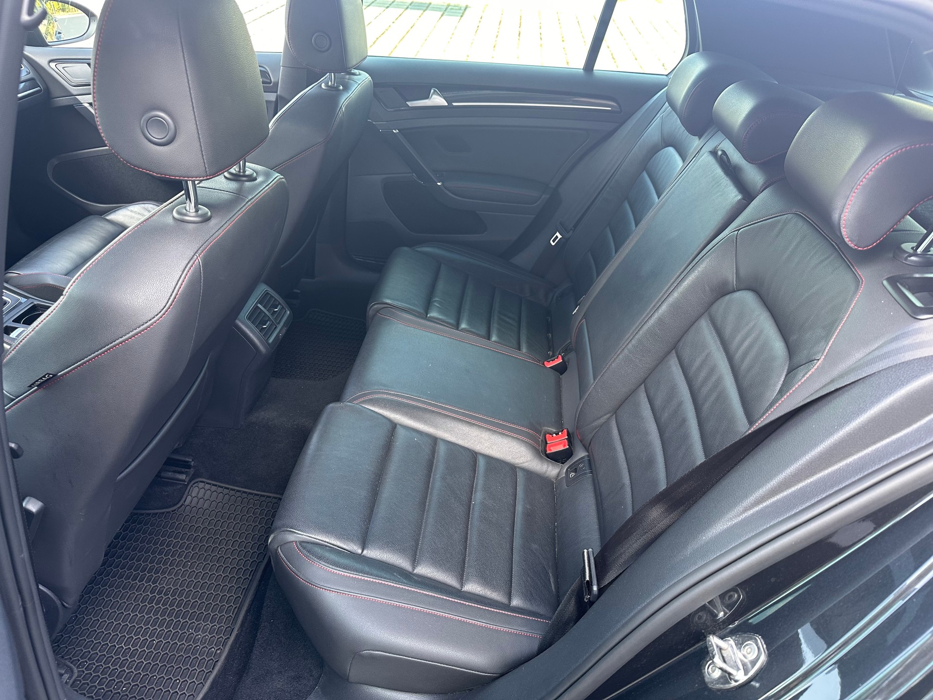 VW Golf 2.0 TSI GTI Performance DSG-image-11