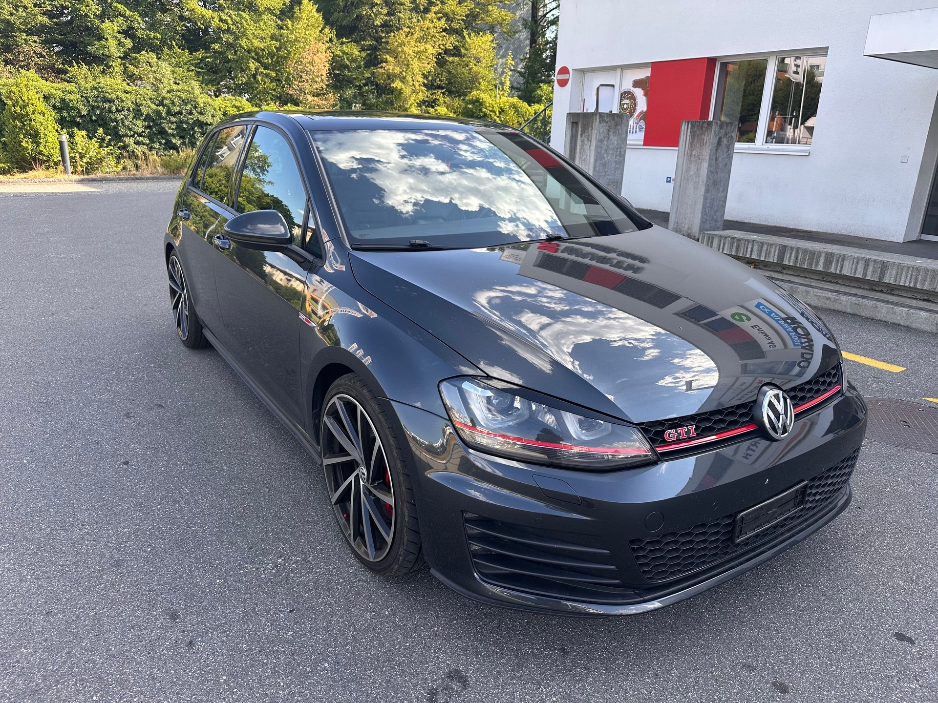 VW Golf 2.0 TSI GTI Performance DSG-image-2