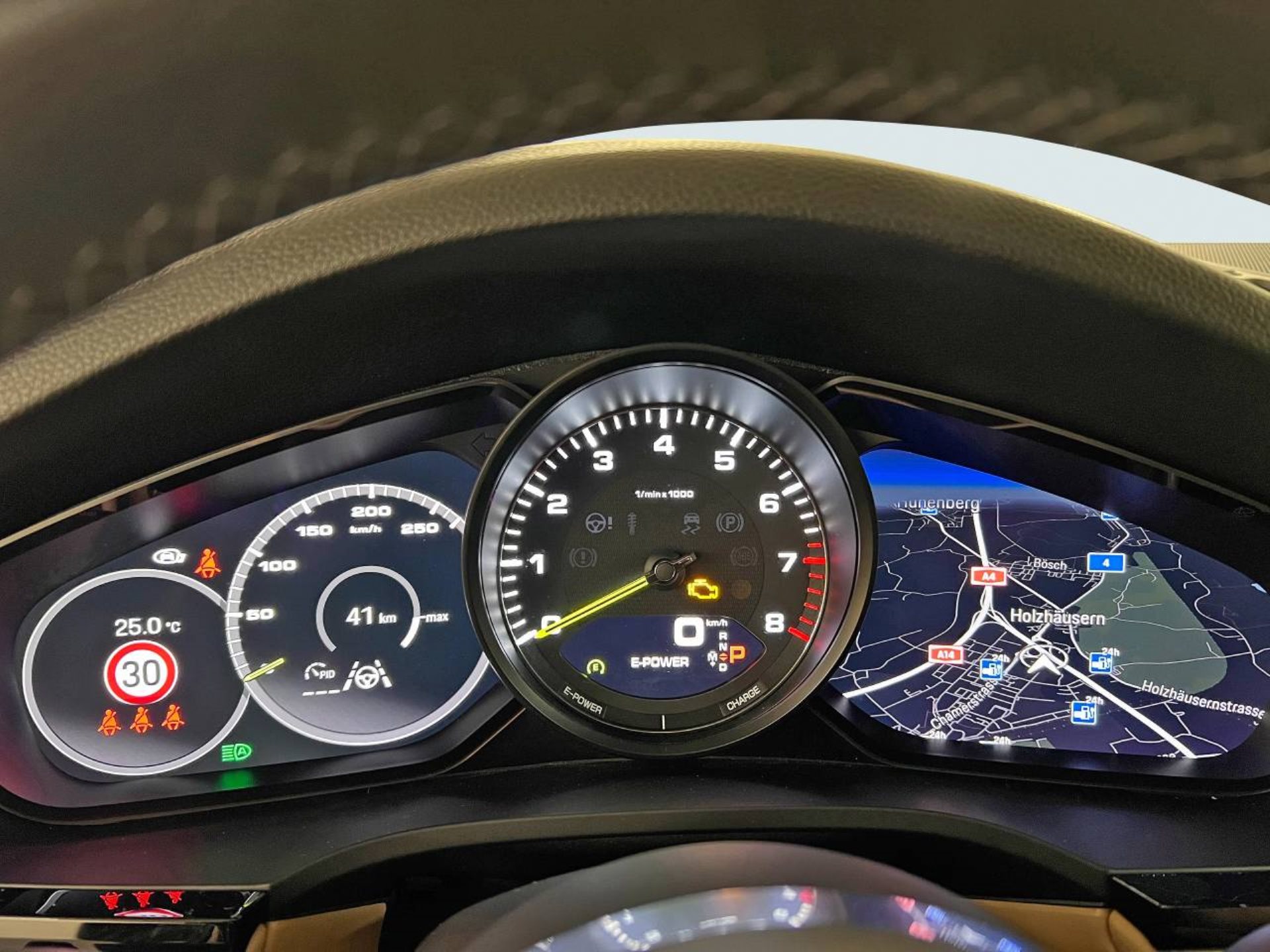 PORSCHE Cayenne E-Hybrid Coupé Platinum Edition-image-25