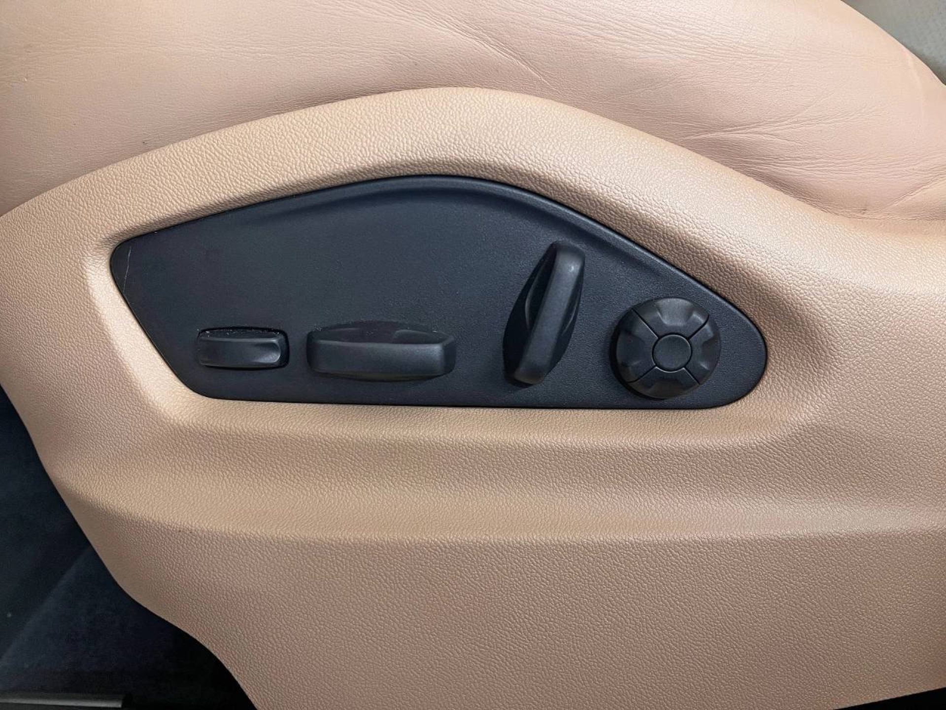 PORSCHE Cayenne E-Hybrid Coupé Platinum Edition-image-21