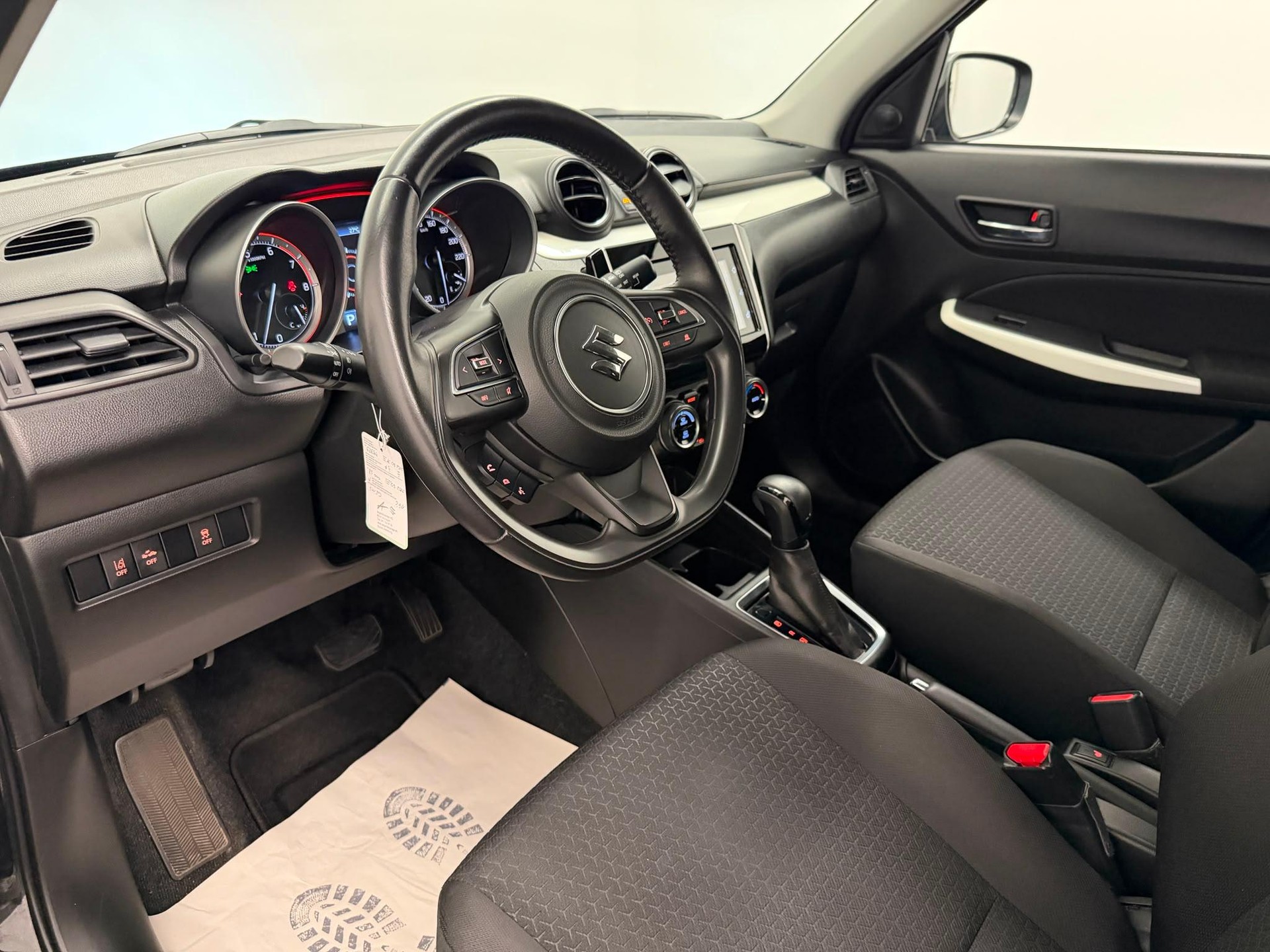 SUZUKI Swift 1.0 T Compact Top-image-10