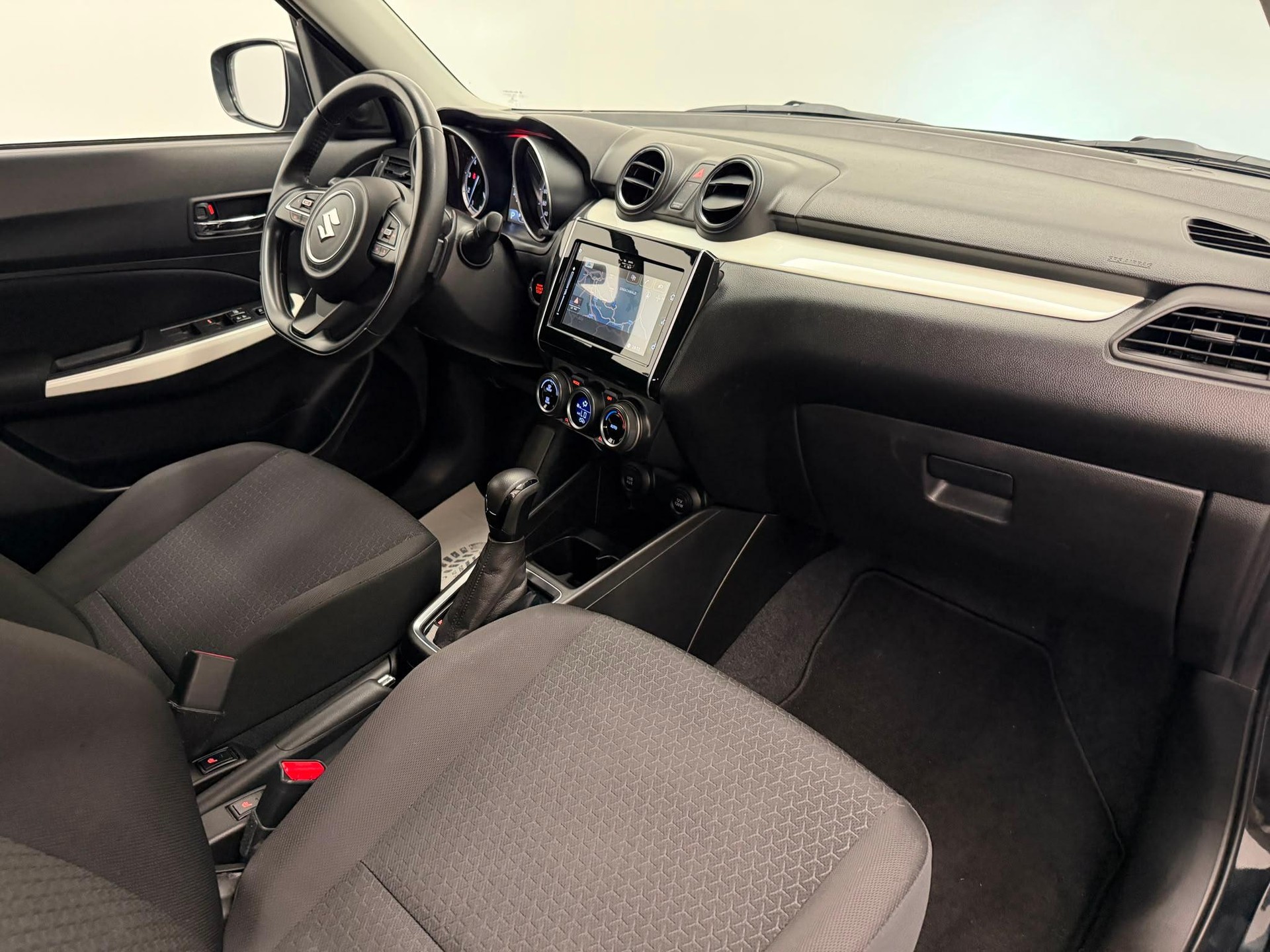SUZUKI Swift 1.0 T Compact Top-image-11