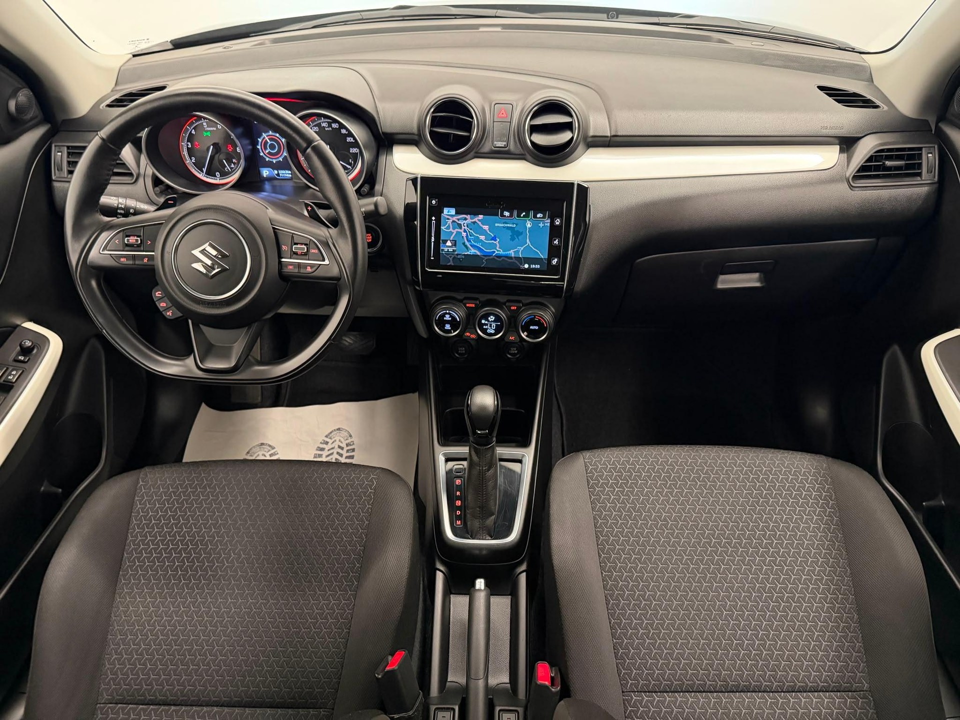 SUZUKI Swift 1.0 T Compact Top-image-13