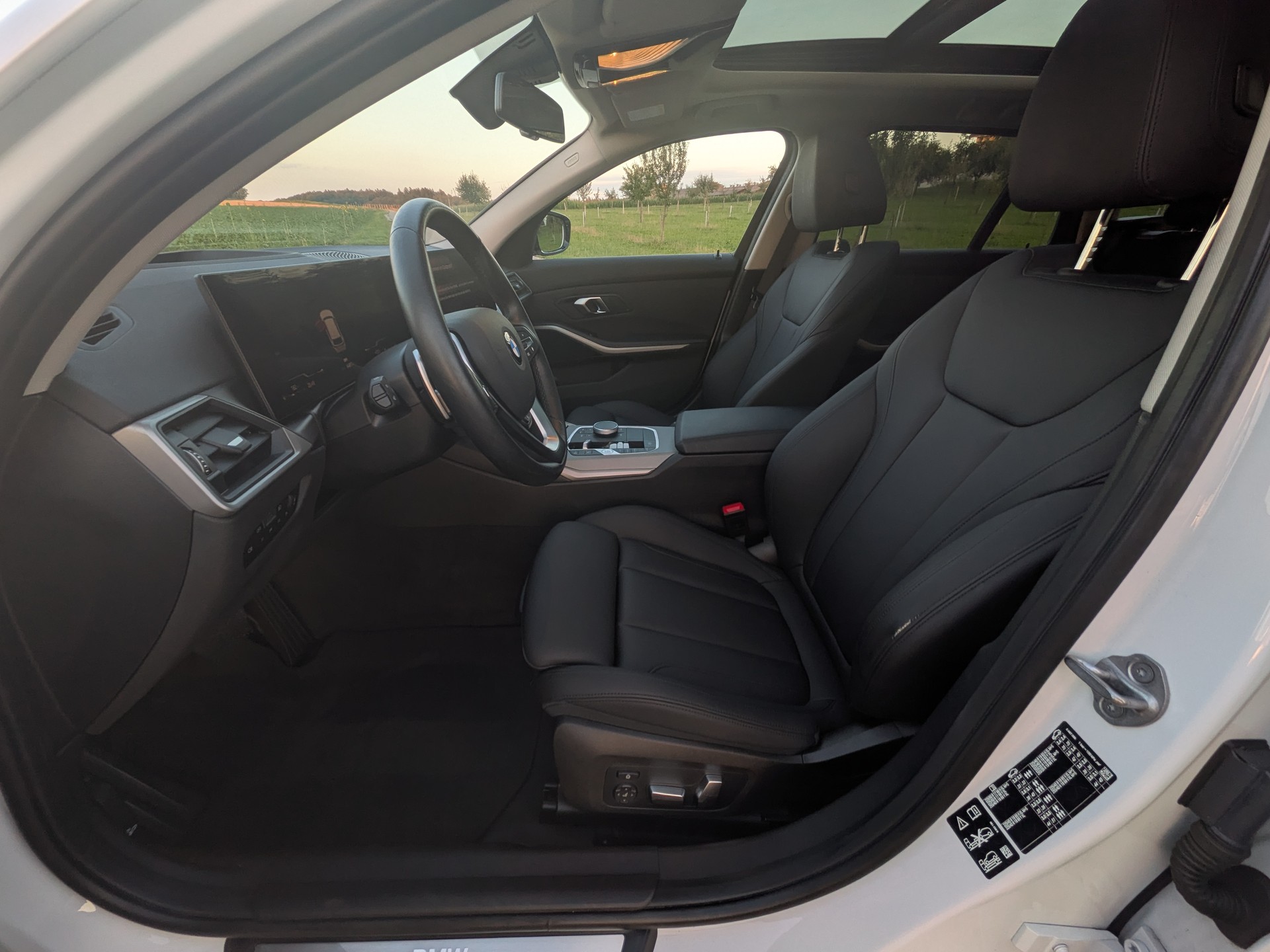 BMW 320d xDrive 48V Steptronic Sport Line-image-10