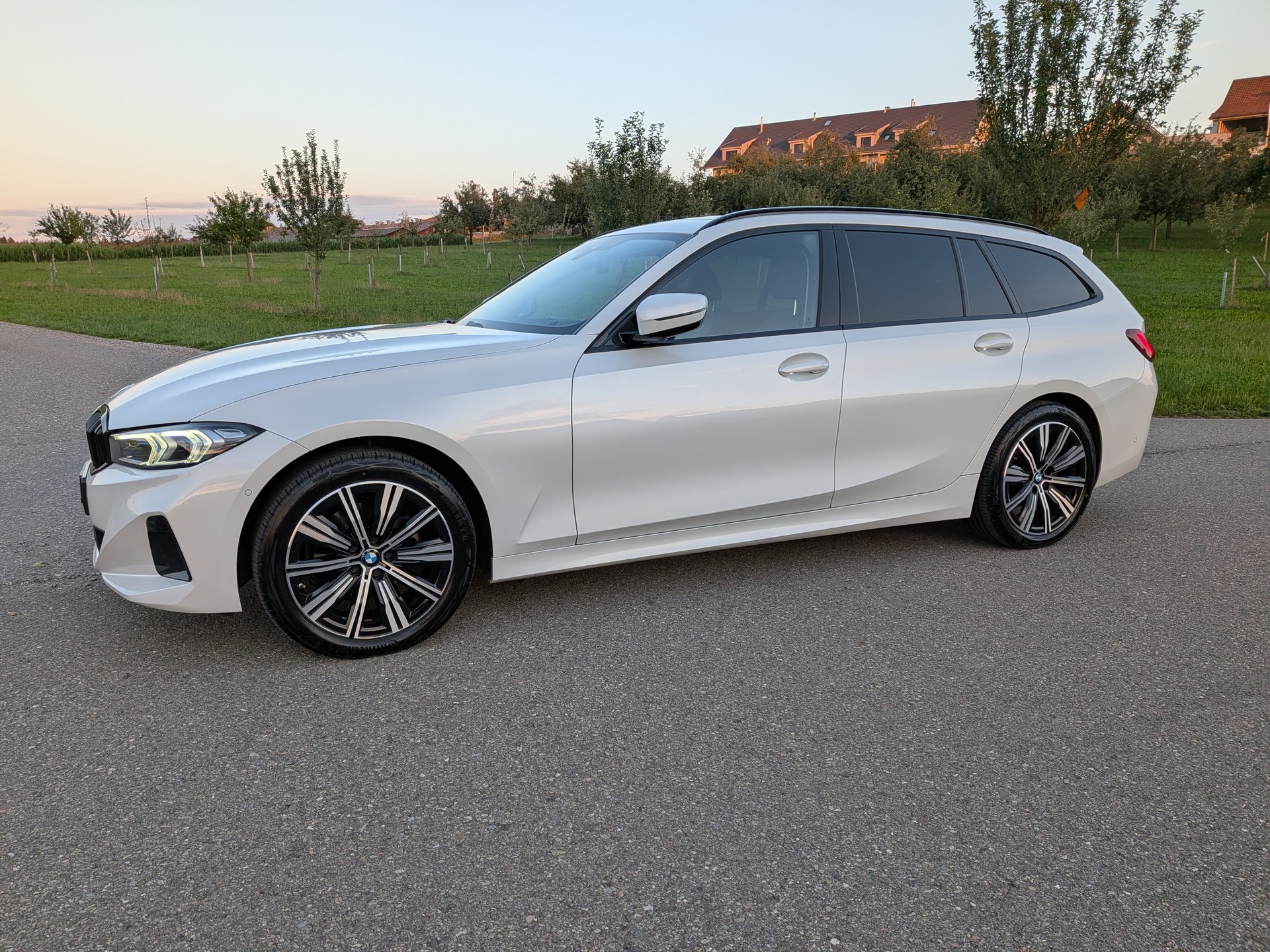 BMW 320d xDrive 48V Steptronic Sport Line-image-0