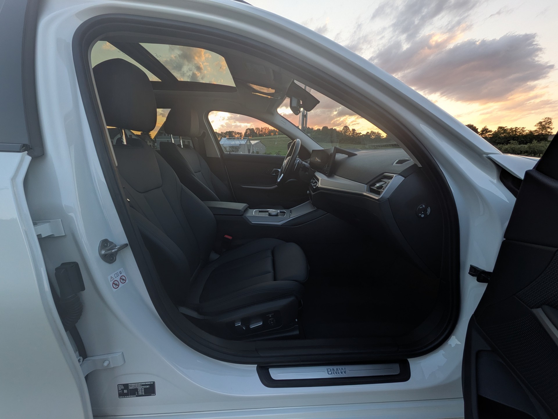BMW 320d xDrive 48V Steptronic Sport Line-image-14