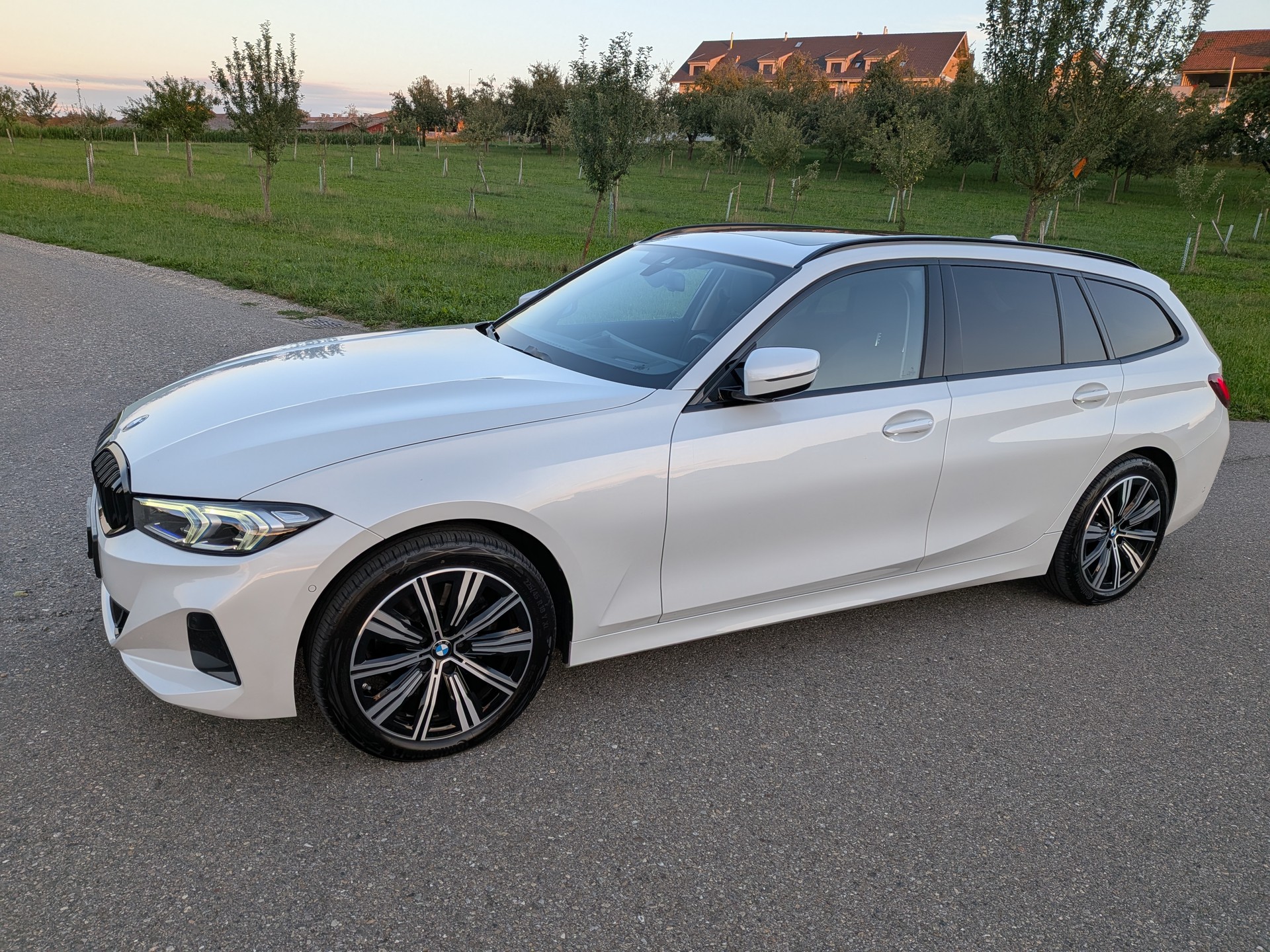 BMW 320d xDrive 48V Steptronic Sport Line-image-5