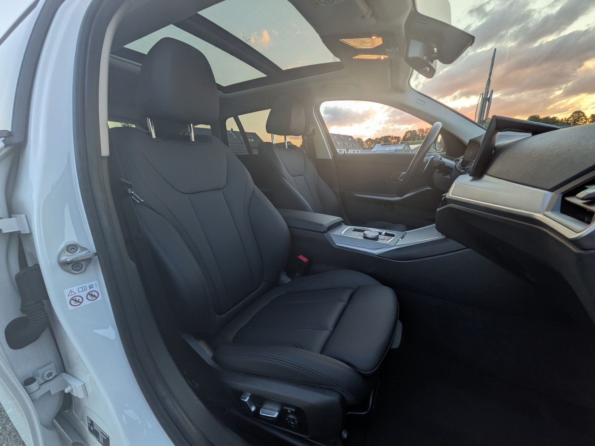 BMW 320d xDrive 48V Steptronic Sport Line-image-13
