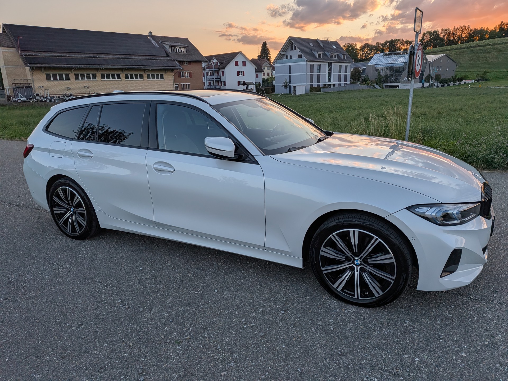 BMW 320d xDrive 48V Steptronic Sport Line-image-6