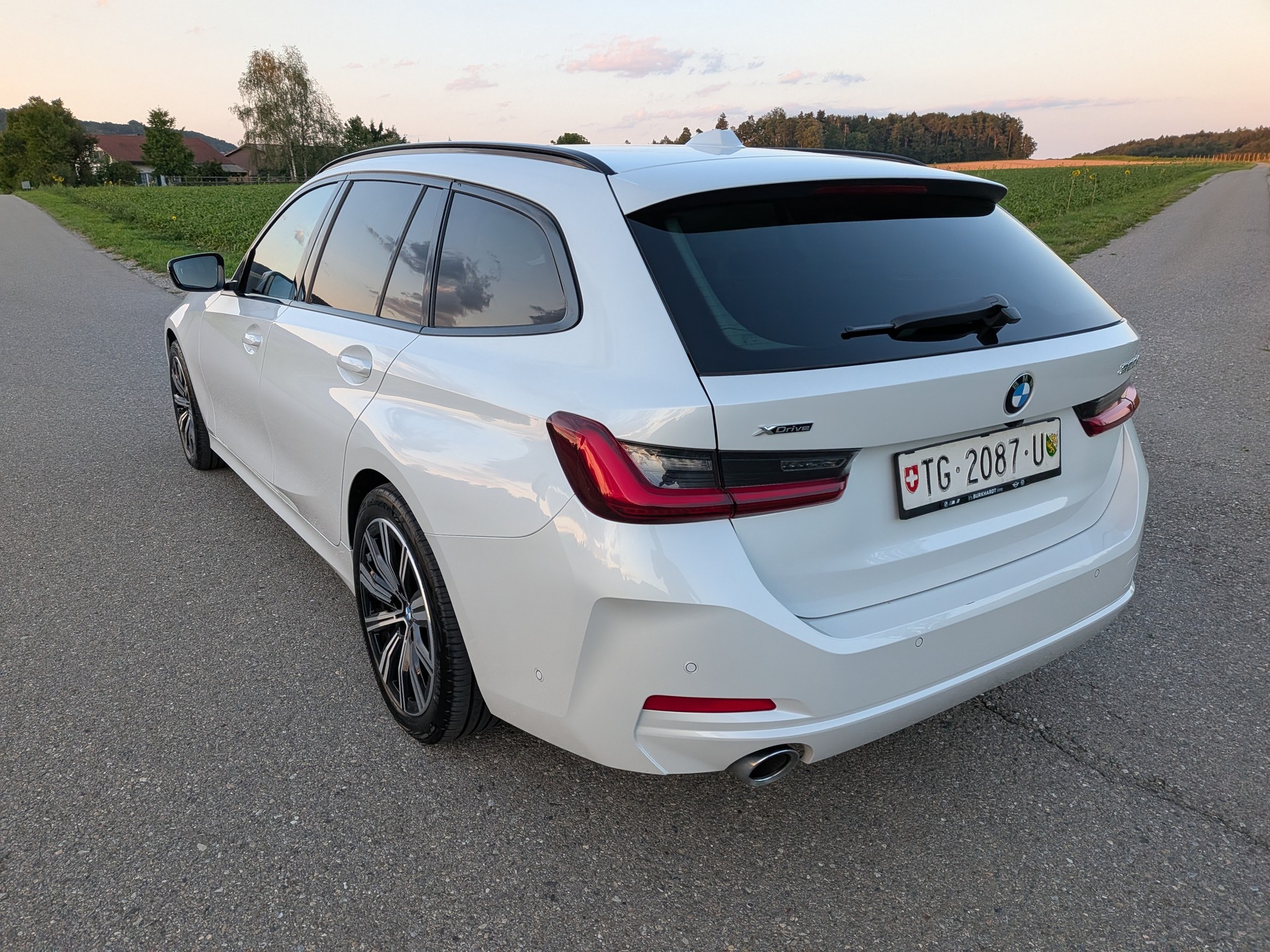 BMW 320d xDrive 48V Steptronic Sport Line-image-9