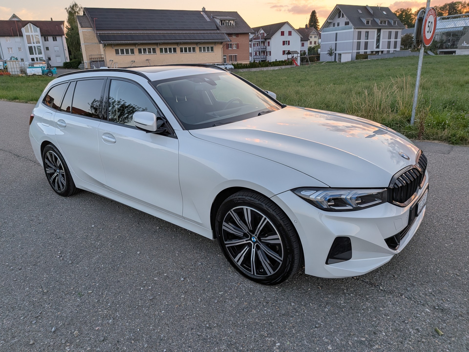BMW 320d xDrive 48V Steptronic Sport Line-image-4