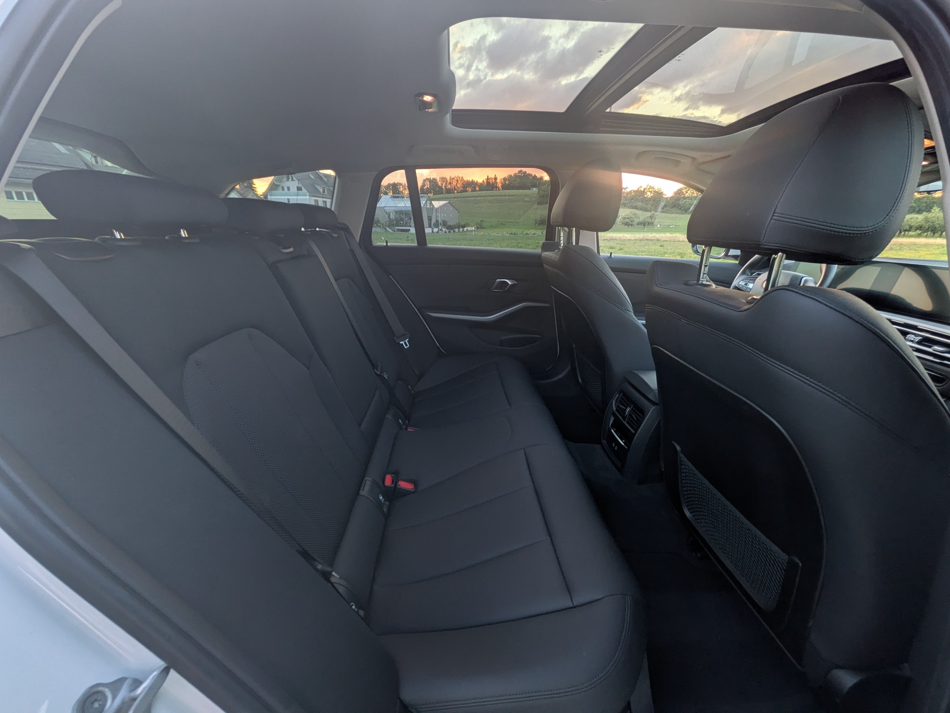 BMW 320d xDrive 48V Steptronic Sport Line-image-15