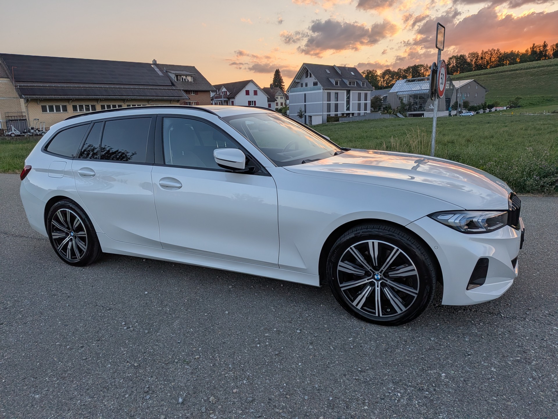BMW 320d xDrive 48V Steptronic Sport Line-image-1