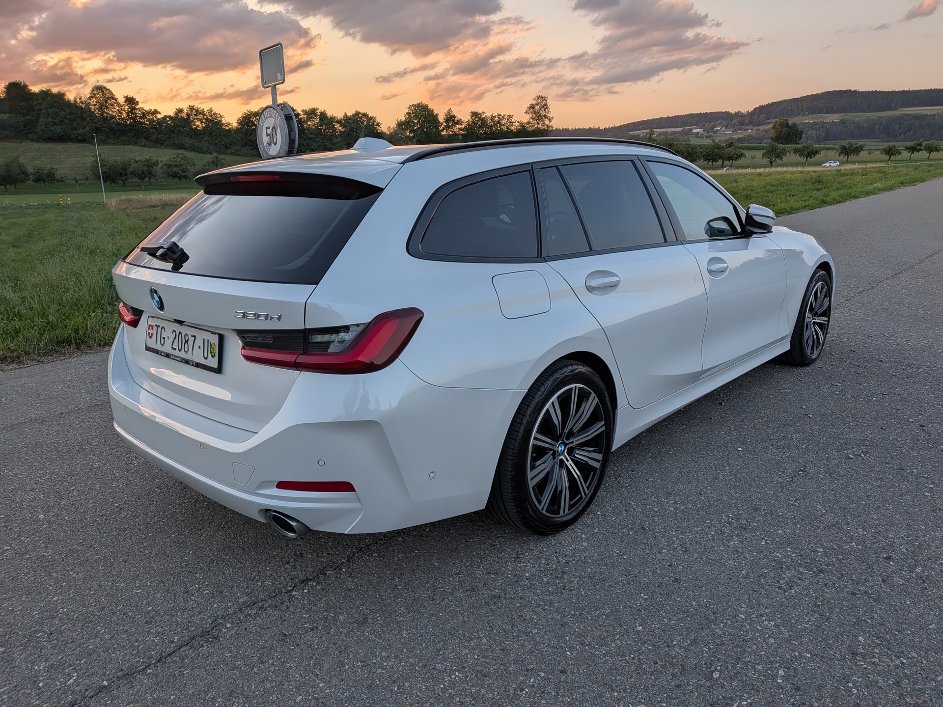 BMW 320d xDrive 48V Steptronic Sport Line-image-8