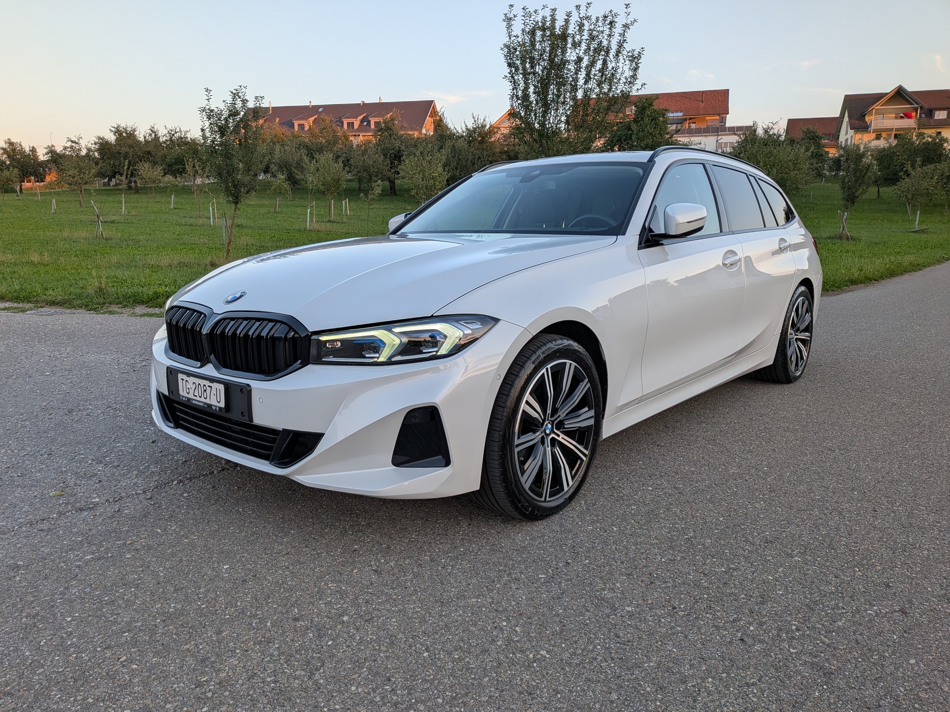 BMW 320d xDrive 48V Steptronic Sport Line-image-2