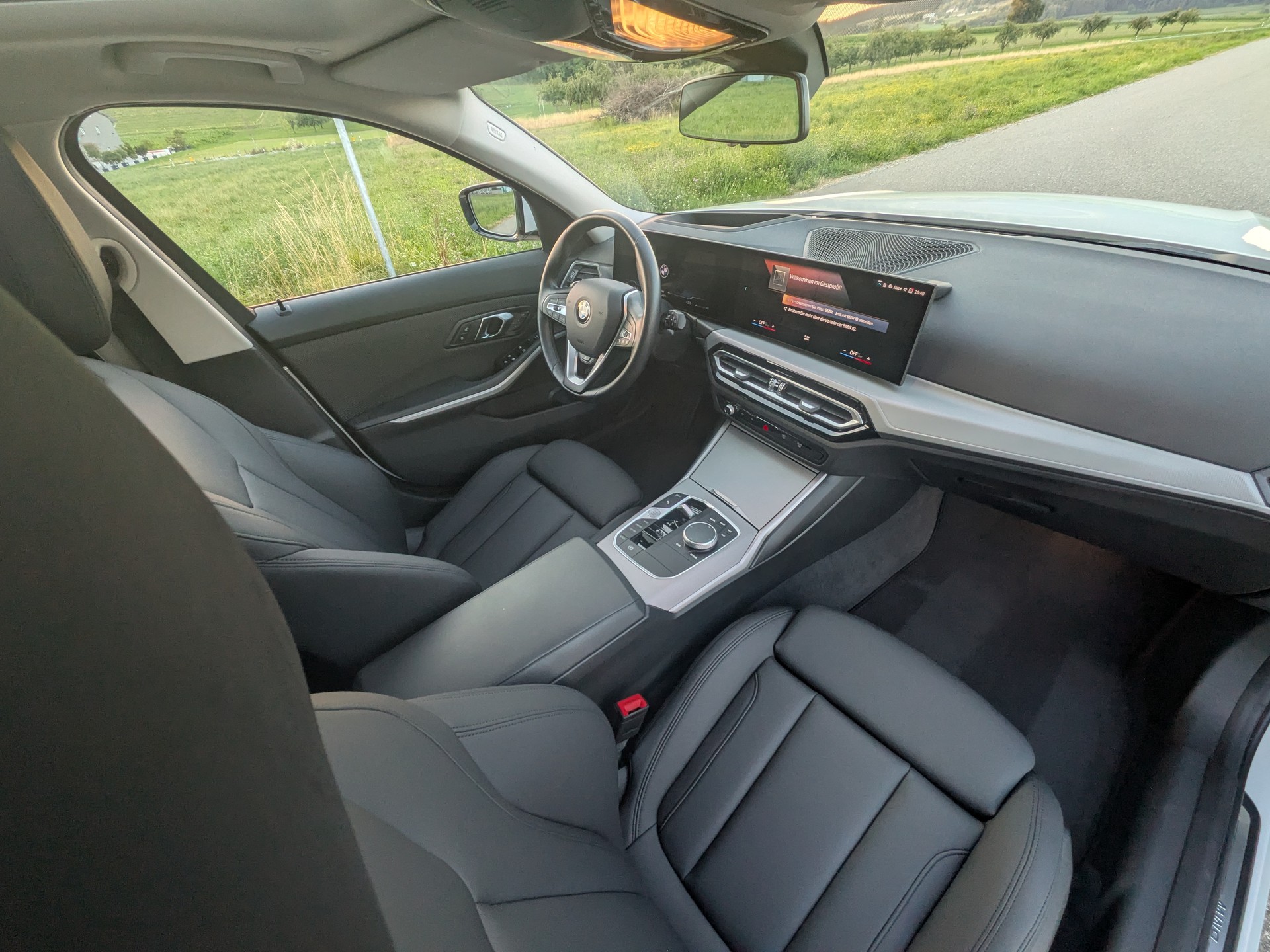 BMW 320d xDrive 48V Steptronic Sport Line-image-12