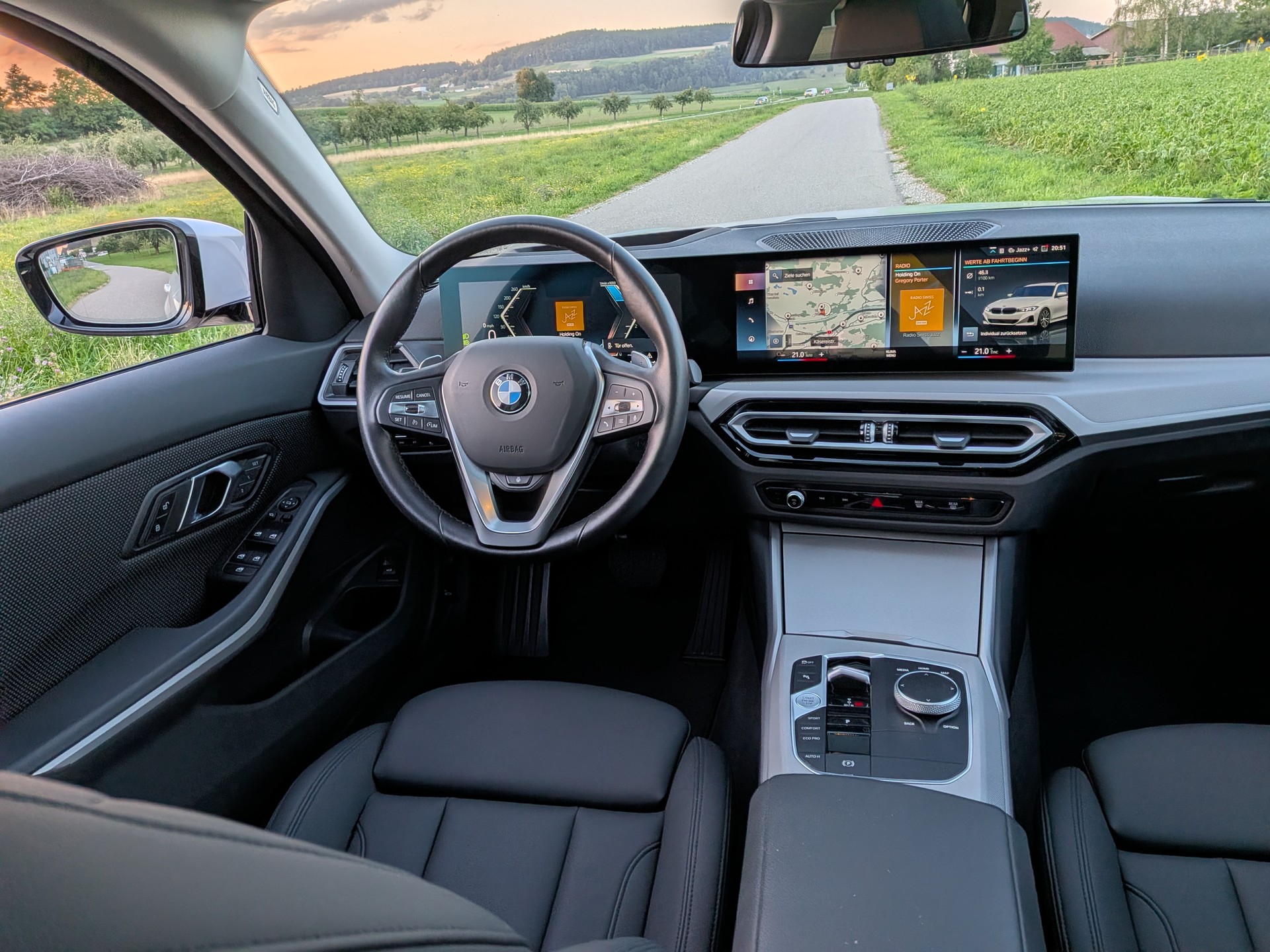 BMW 320d xDrive 48V Steptronic Sport Line-image-17