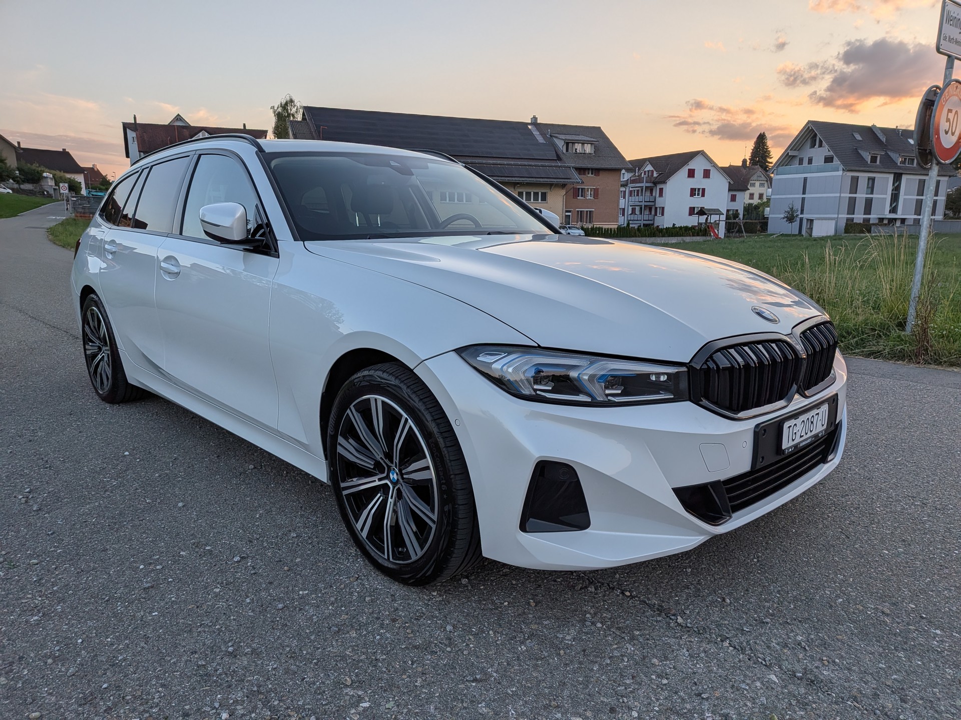 BMW 320d xDrive 48V Steptronic Sport Line-image-3