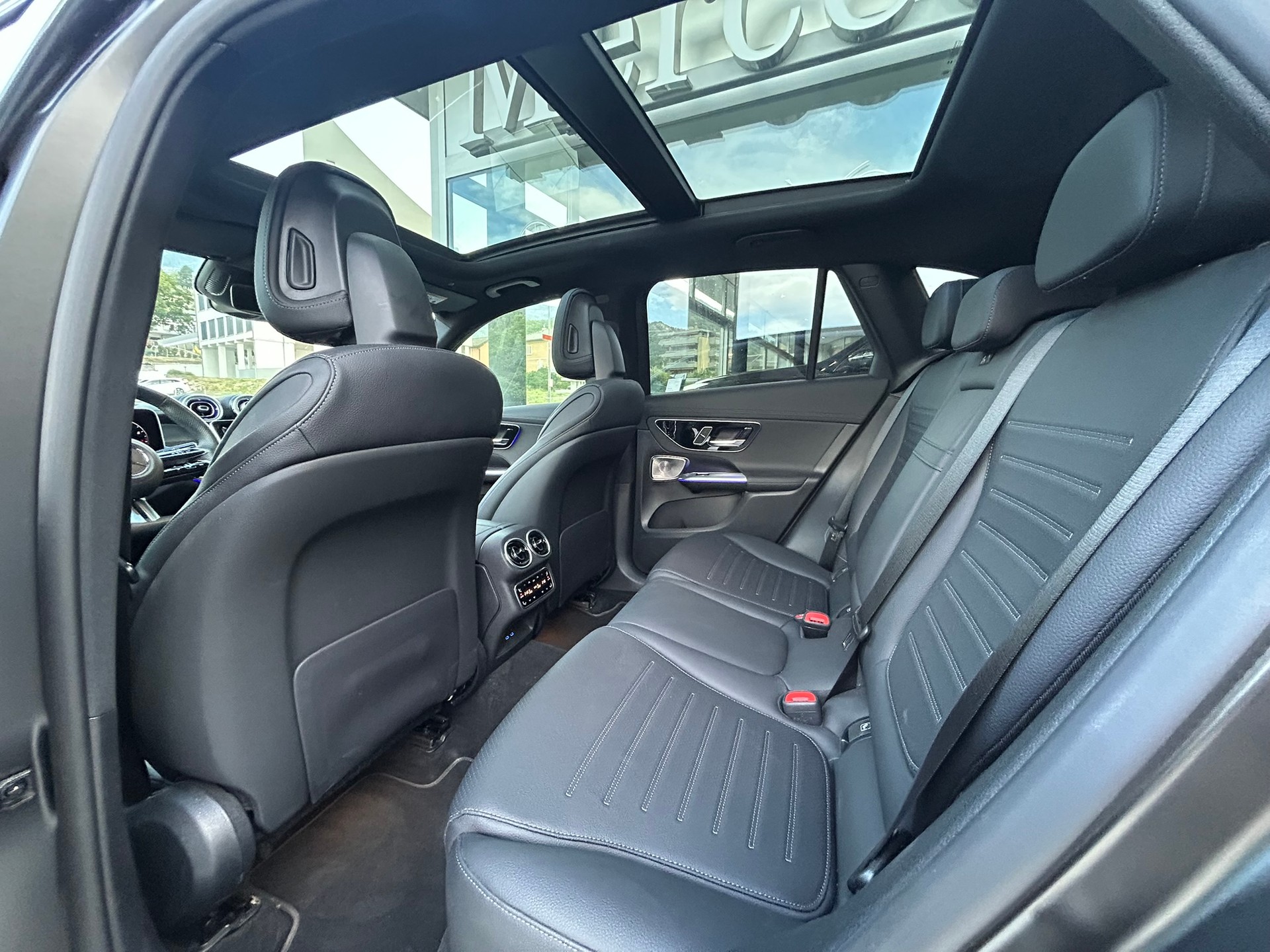 MERCEDES-BENZ GLC 300 4Matic 9G-Tronic-image-13