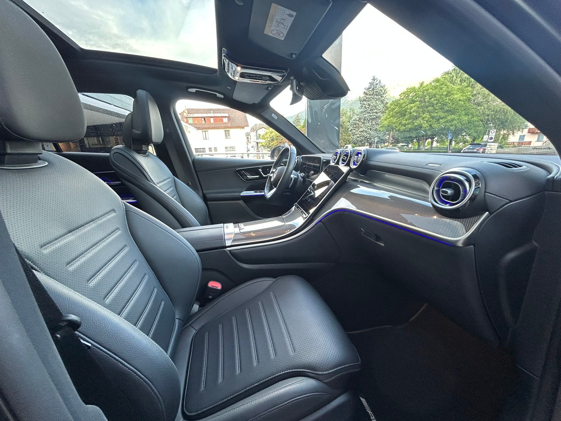 MERCEDES-BENZ GLC 300 4Matic 9G-Tronic-image-12