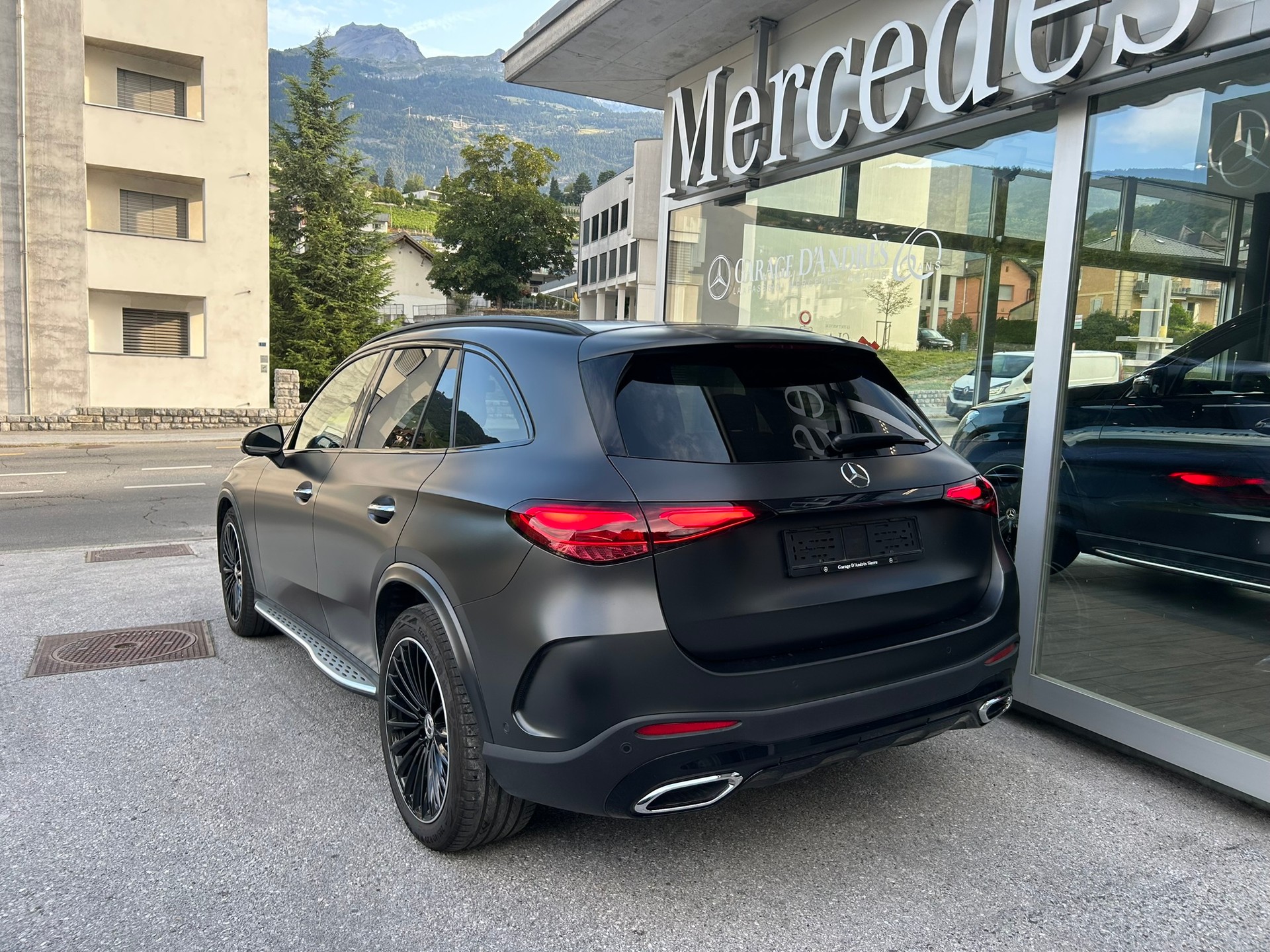 MERCEDES-BENZ GLC 300 4Matic 9G-Tronic-image-4