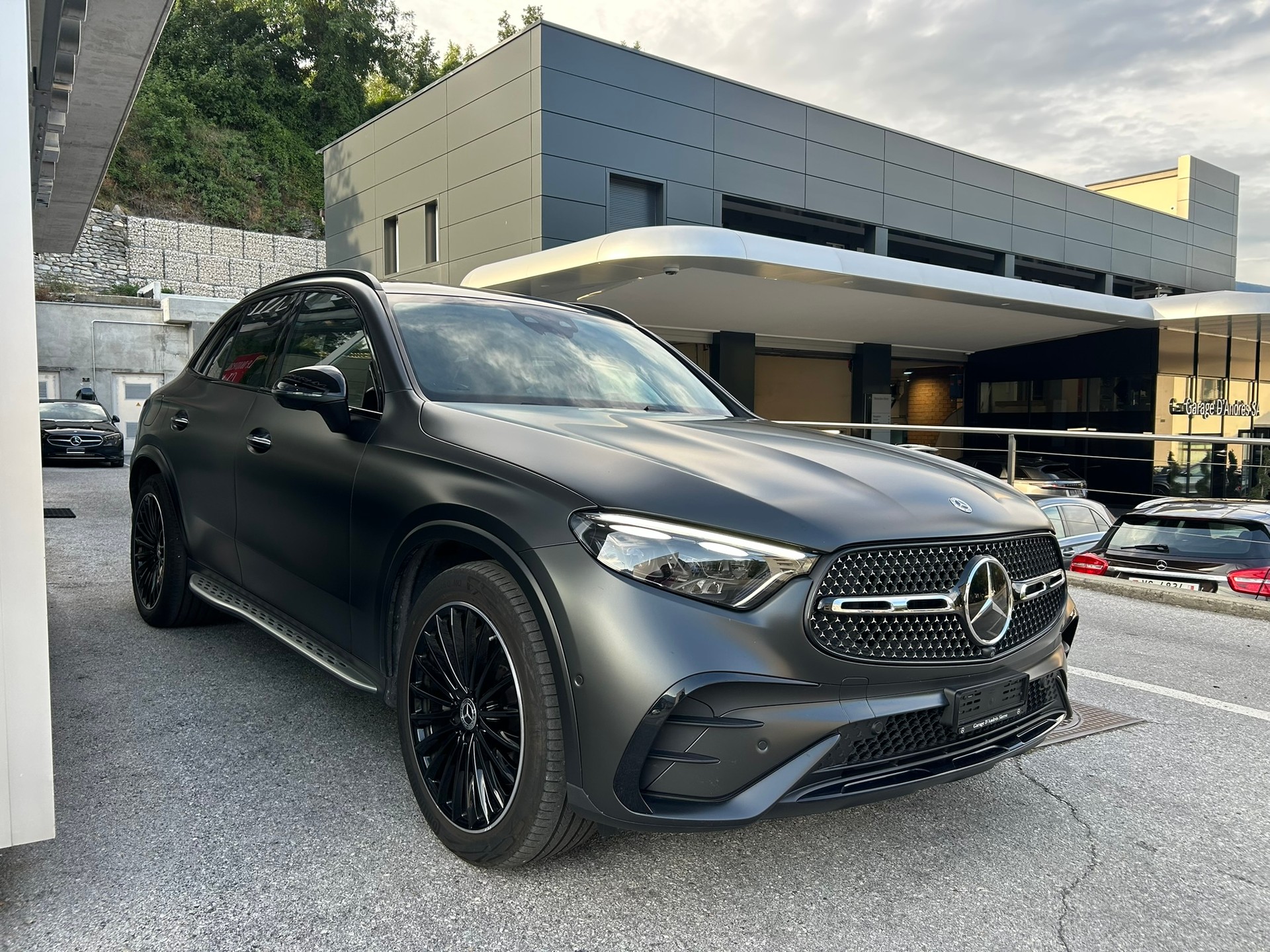 MERCEDES-BENZ GLC 300 4Matic 9G-Tronic-showroom-element-2
