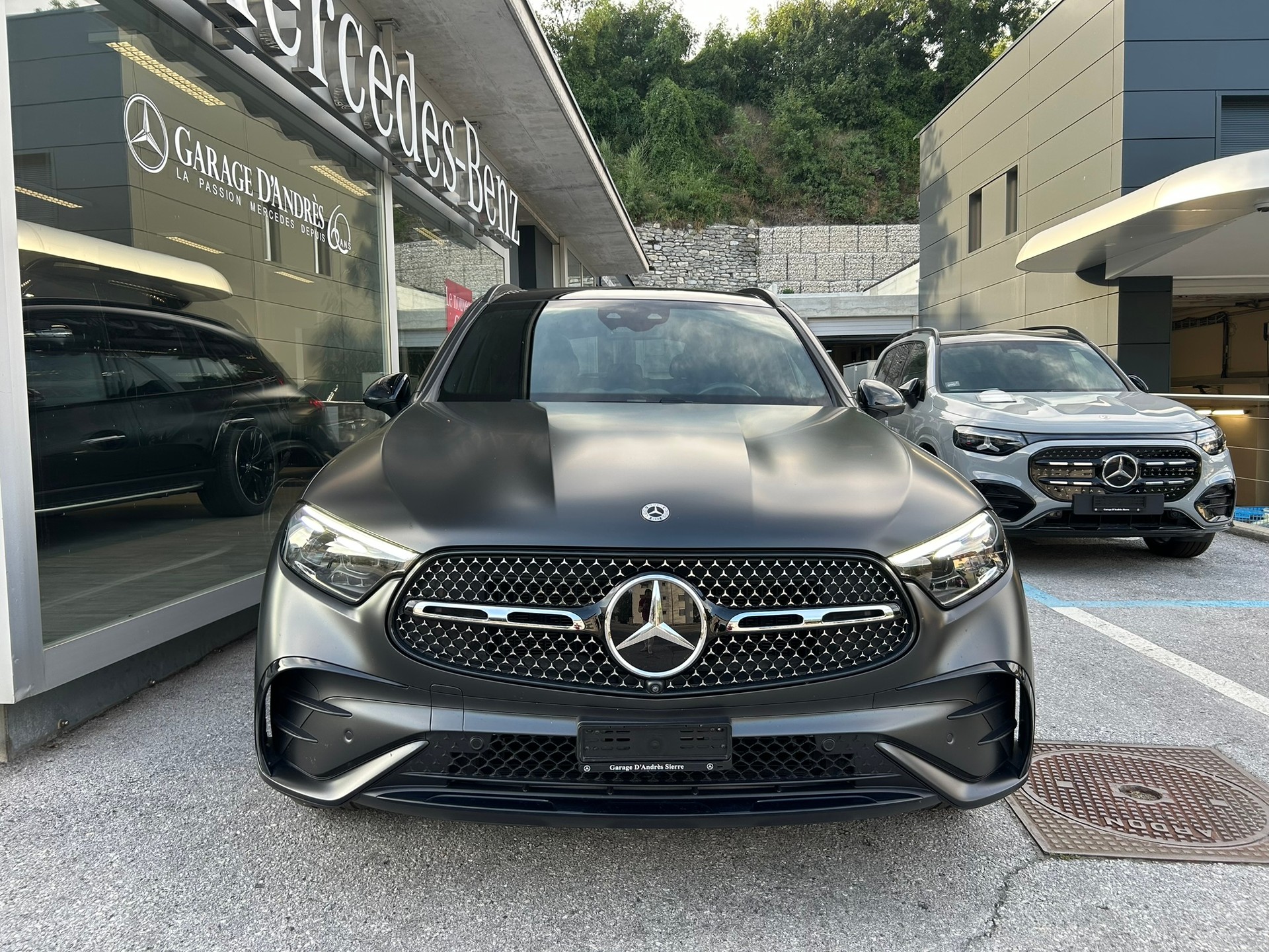MERCEDES-BENZ GLC 300 4Matic 9G-Tronic-showroom-element-1