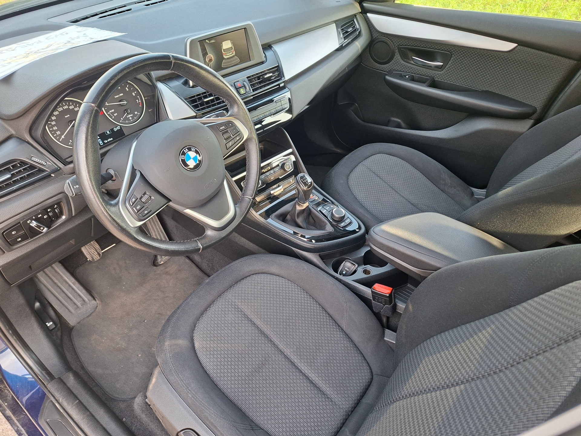 BMW 218i Active Tourer-image-4