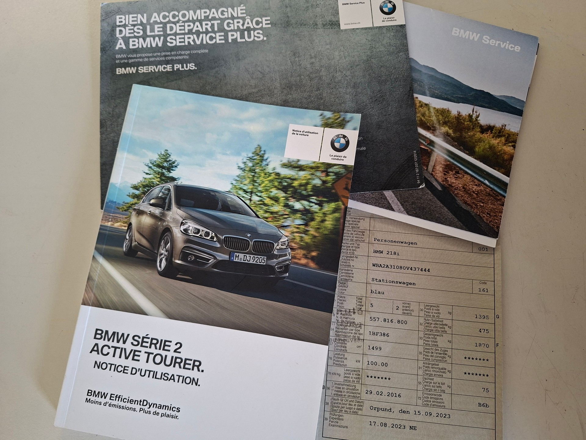 BMW 218i Active Tourer-image-9